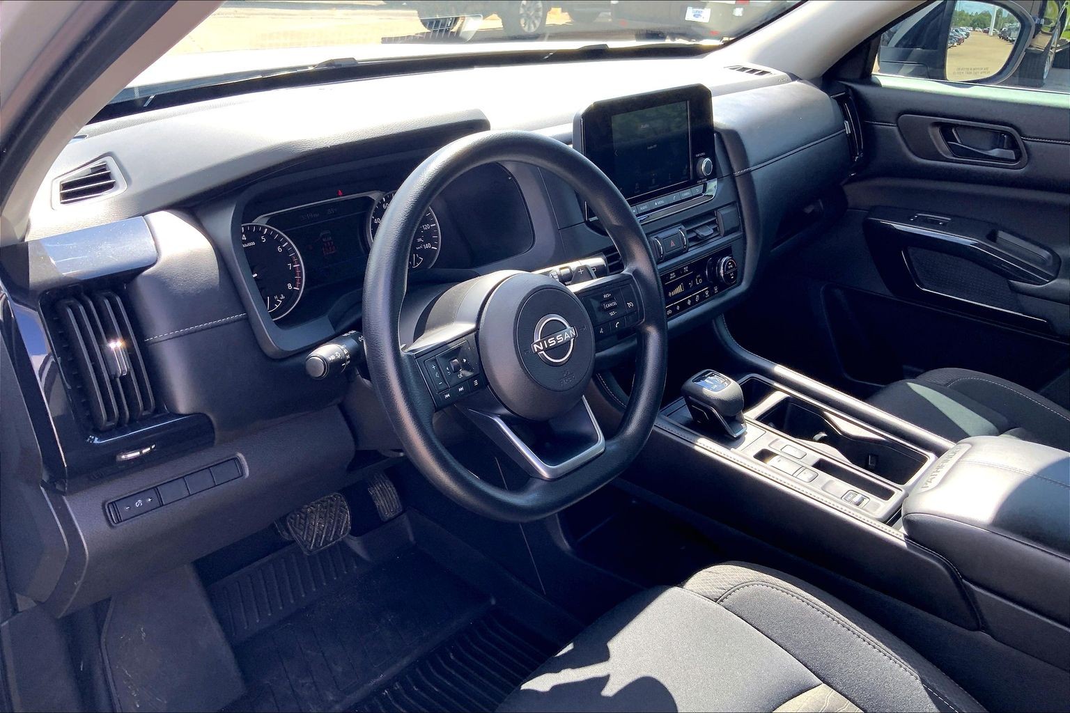 2024 Nissan Pathfinder photo 13 of 33