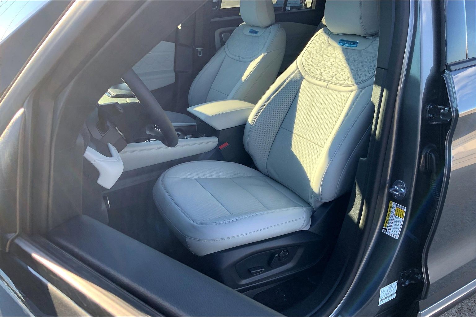 2027 Ford Explorer photo 9 of 13