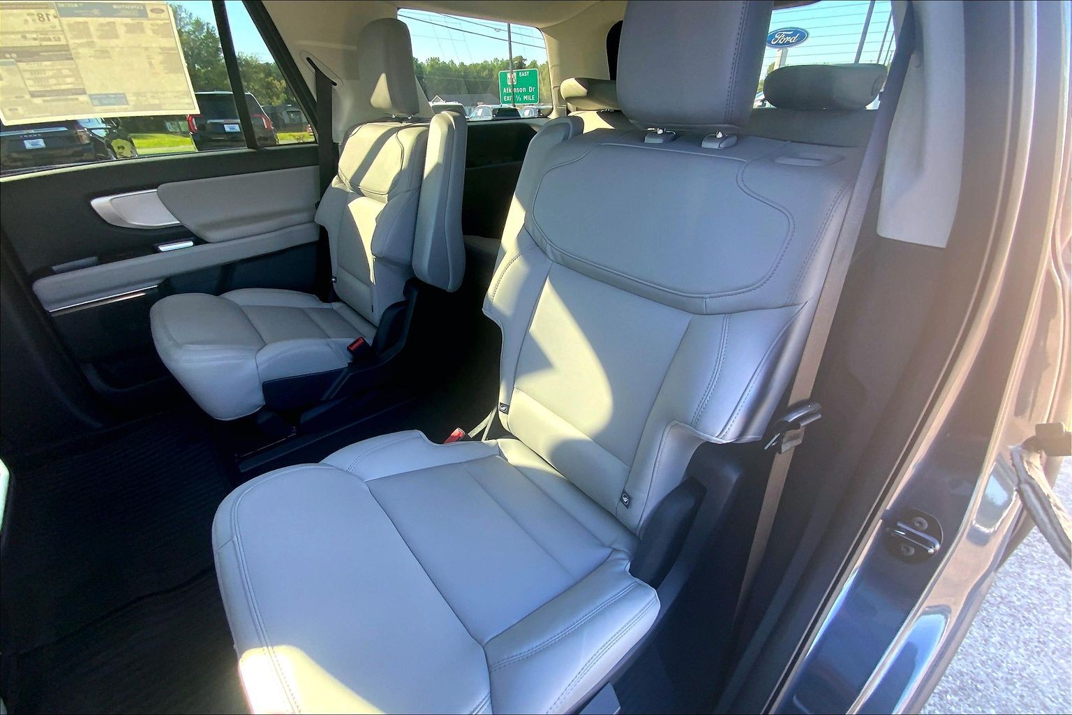 2027 Ford Expedition photo 10 of 13