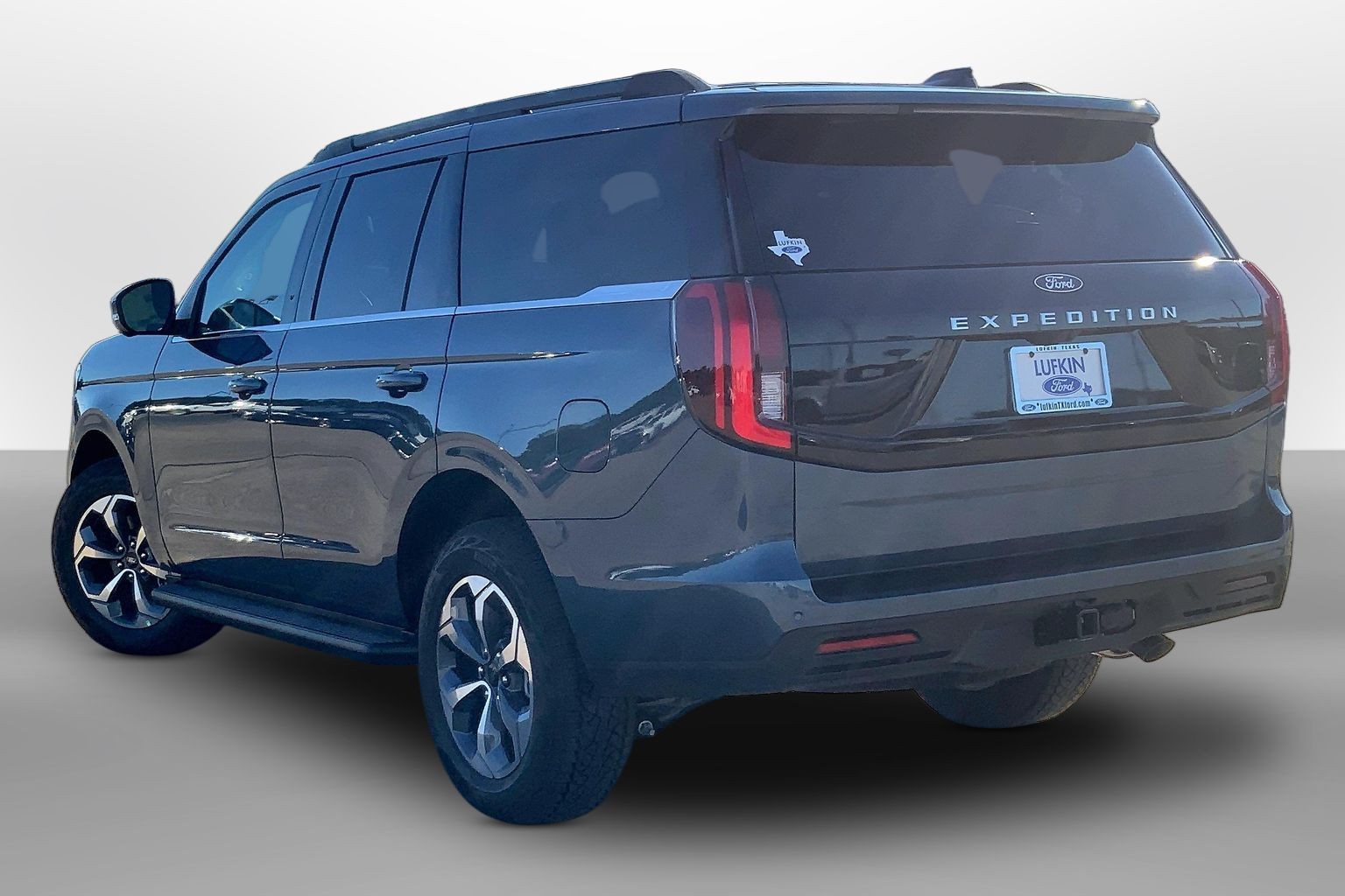 2027 Ford Expedition photo 3 of 13