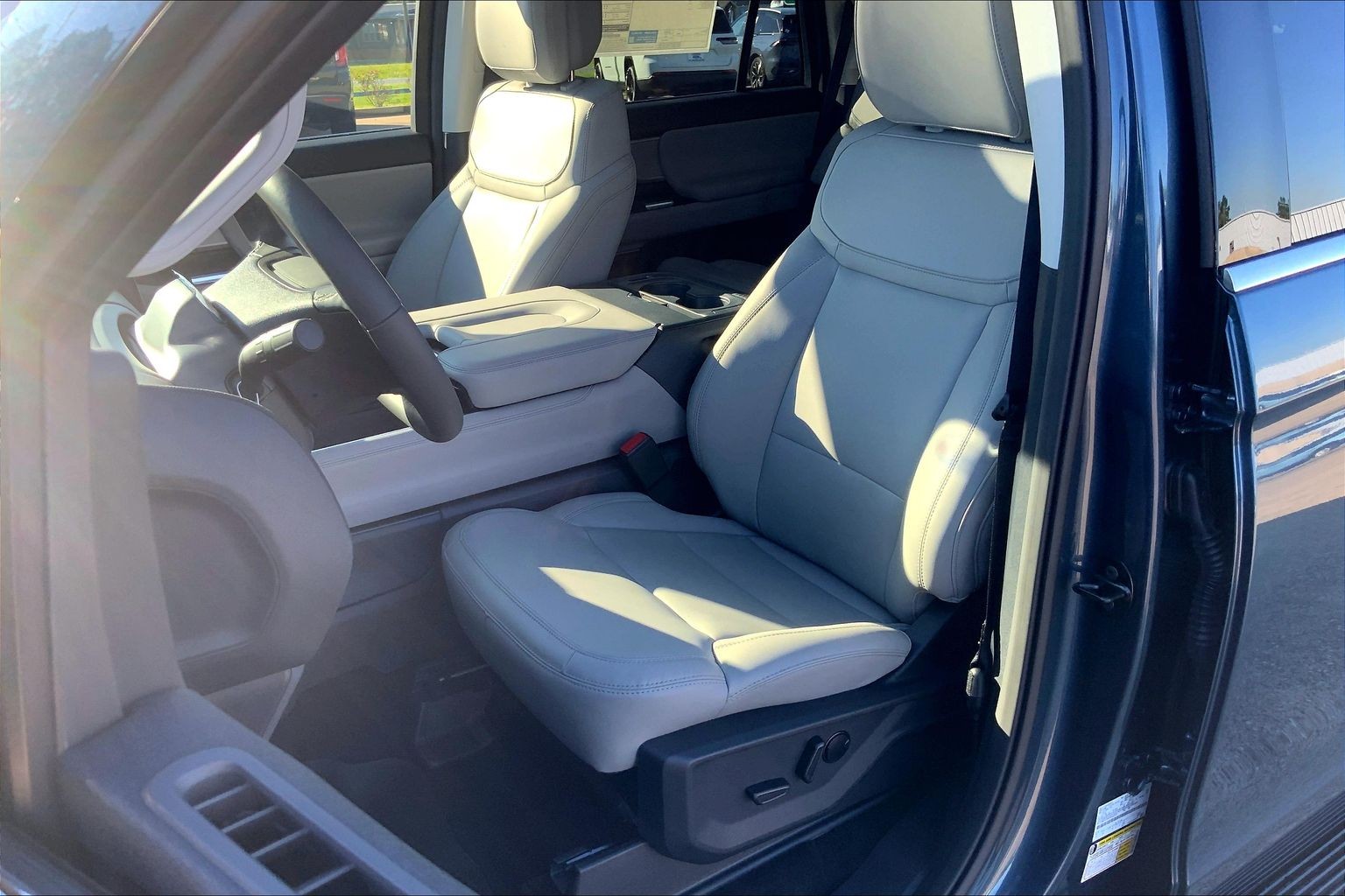 2027 Ford Expedition photo 9 of 13