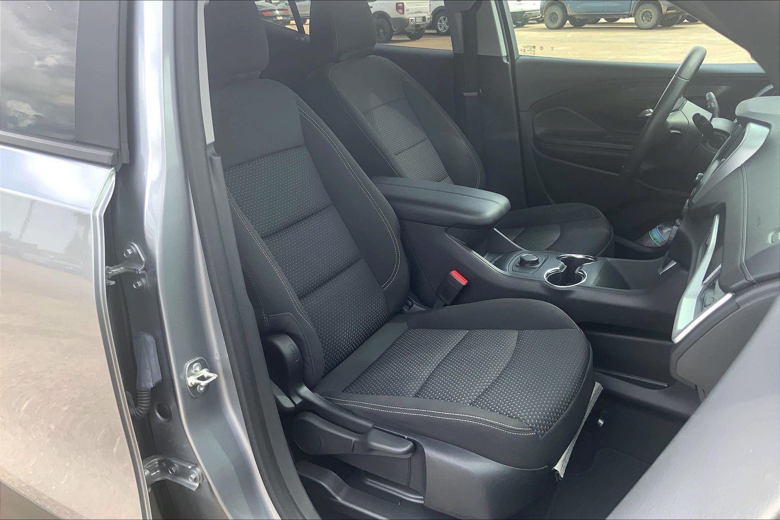 2024 GMC Terrain photo 6 of 33