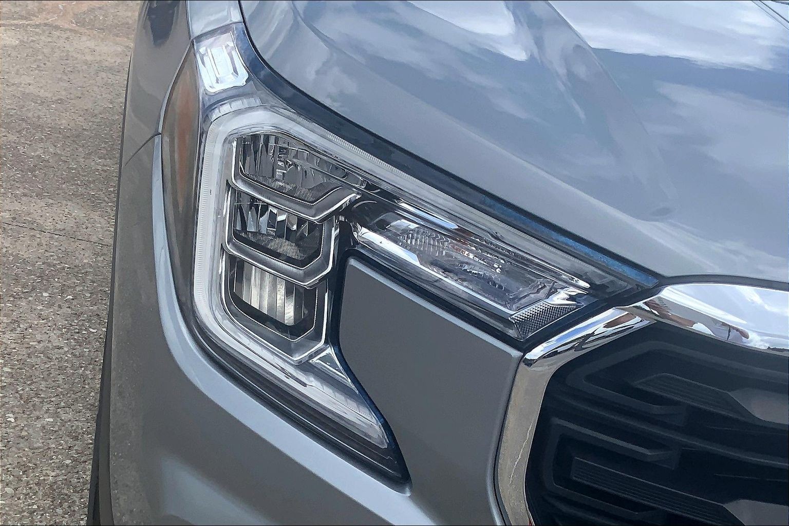 2024 GMC Terrain photo 28 of 33