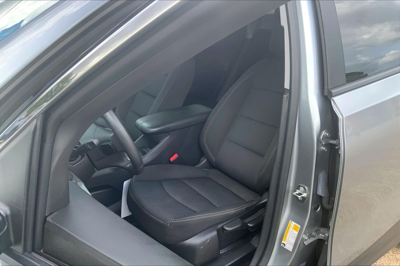 2024 GMC Terrain photo 25 of 33