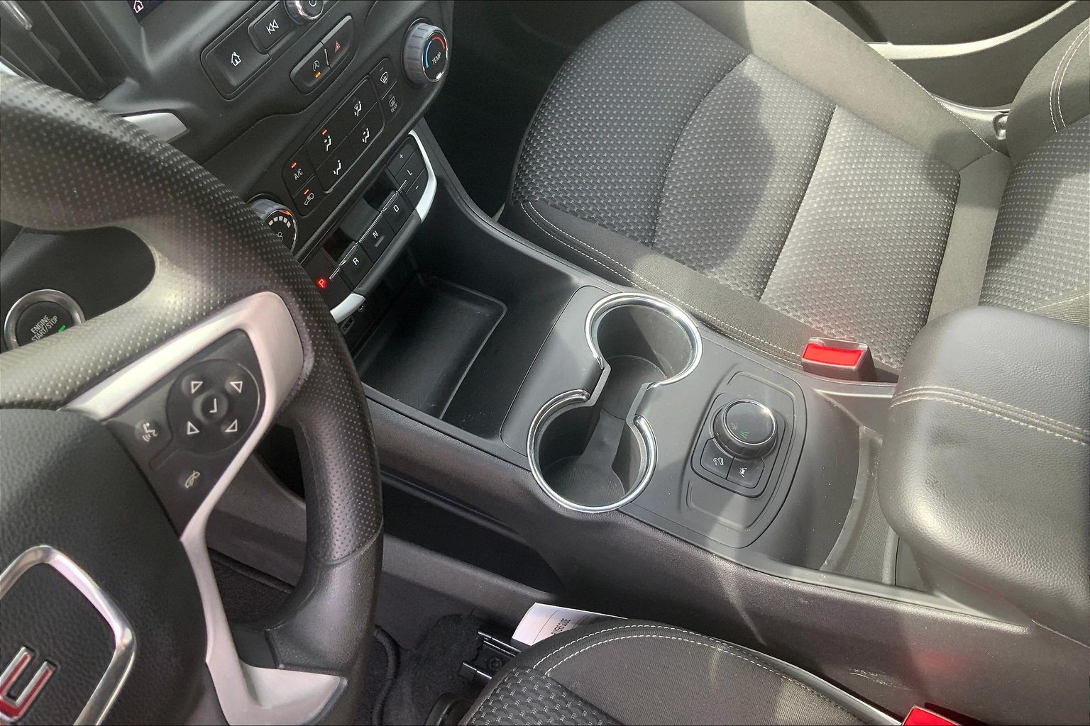 2024 GMC Terrain photo 17 of 33