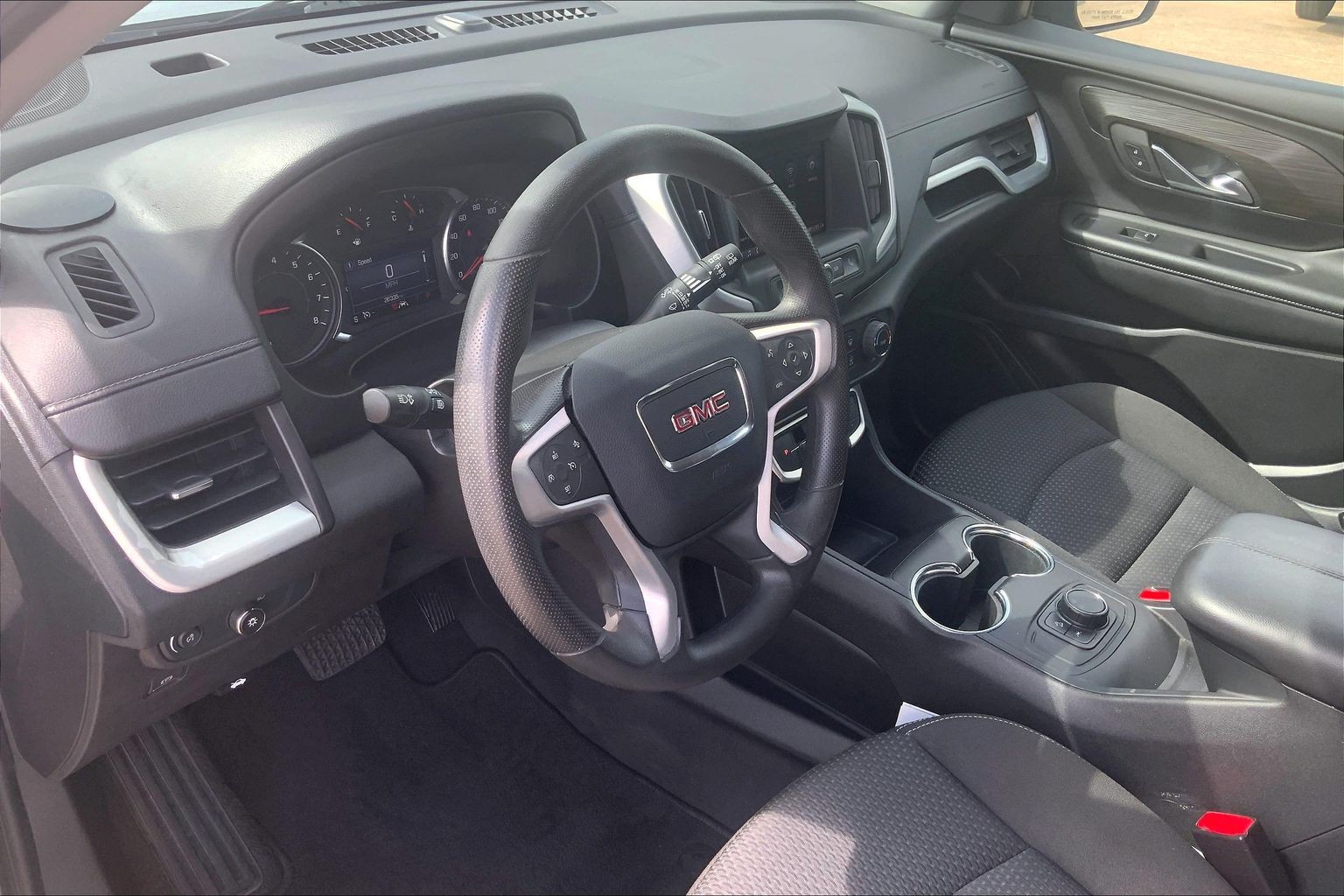 2024 GMC Terrain photo 14 of 33