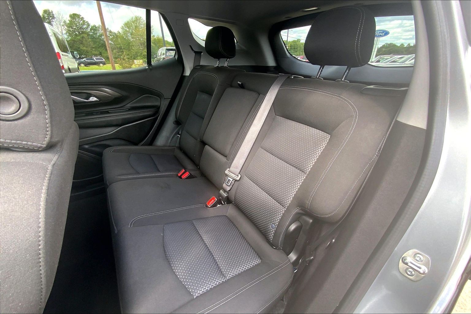 2024 GMC Terrain photo 26 of 33