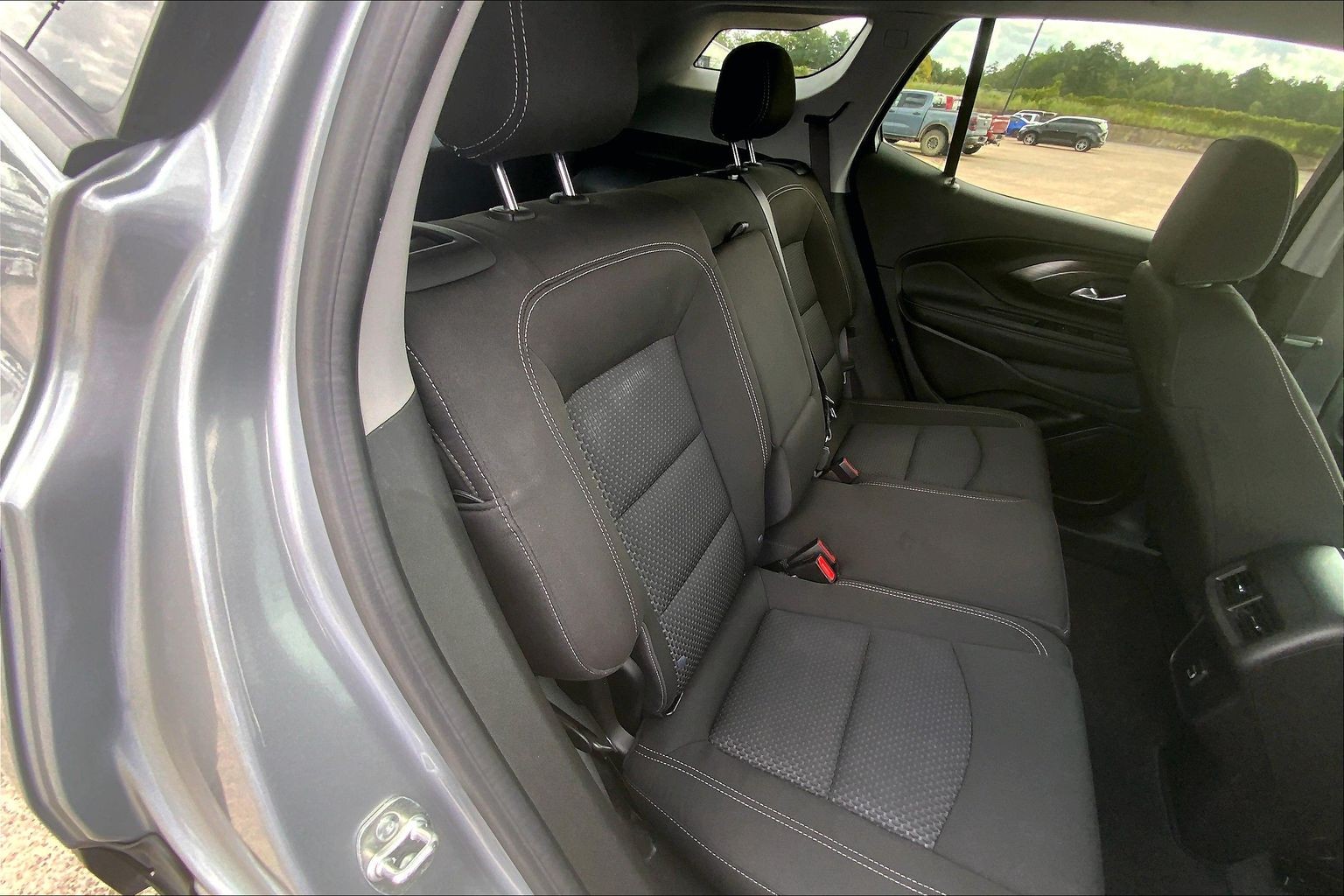 2024 GMC Terrain photo 27 of 33