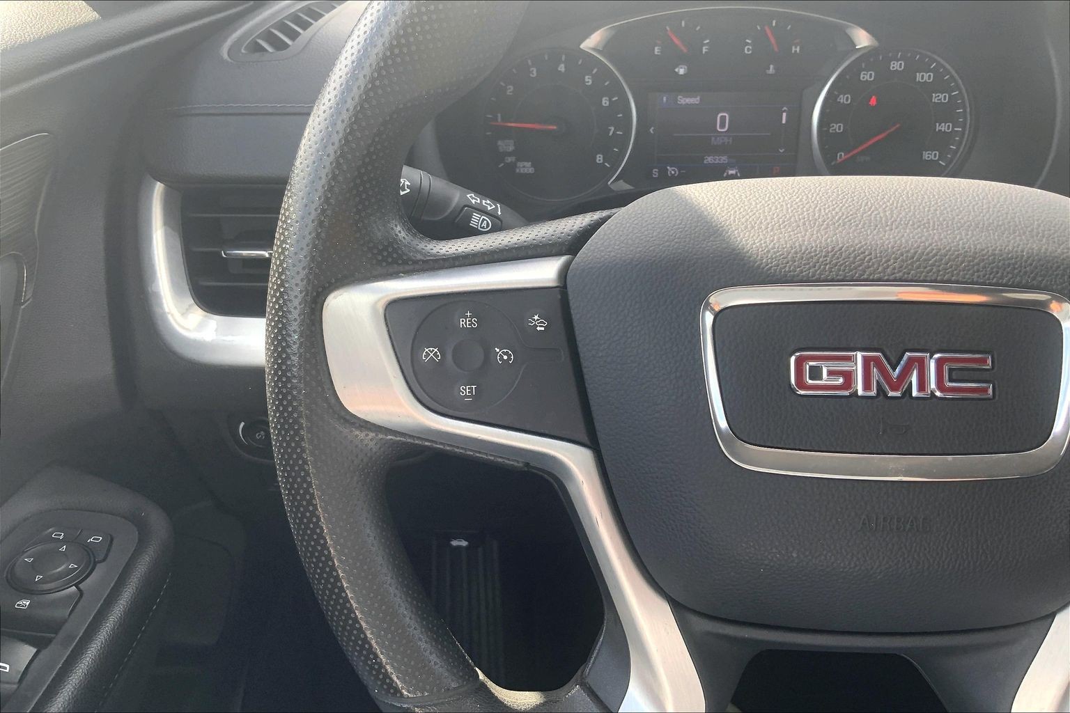 2024 GMC Terrain photo 18 of 33