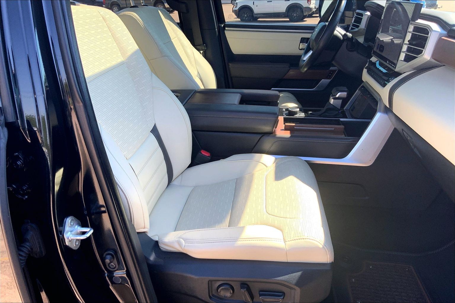 2022 Toyota Tundra 4WD photo 6 of 33
