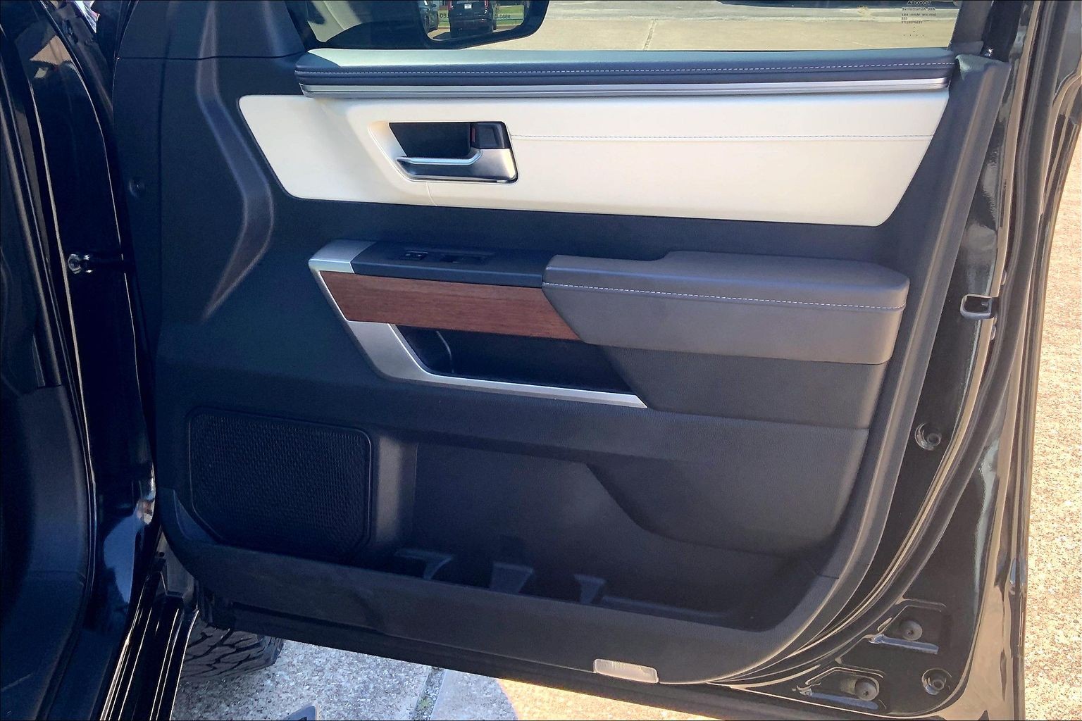 2022 Toyota Tundra 4WD photo 24 of 33
