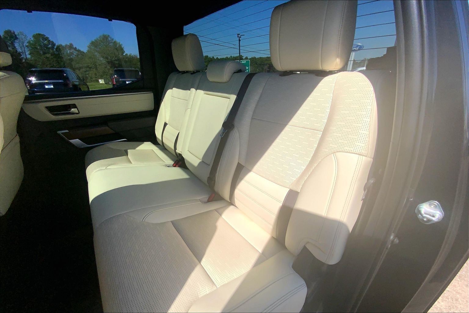 2022 Toyota Tundra 4WD photo 26 of 33
