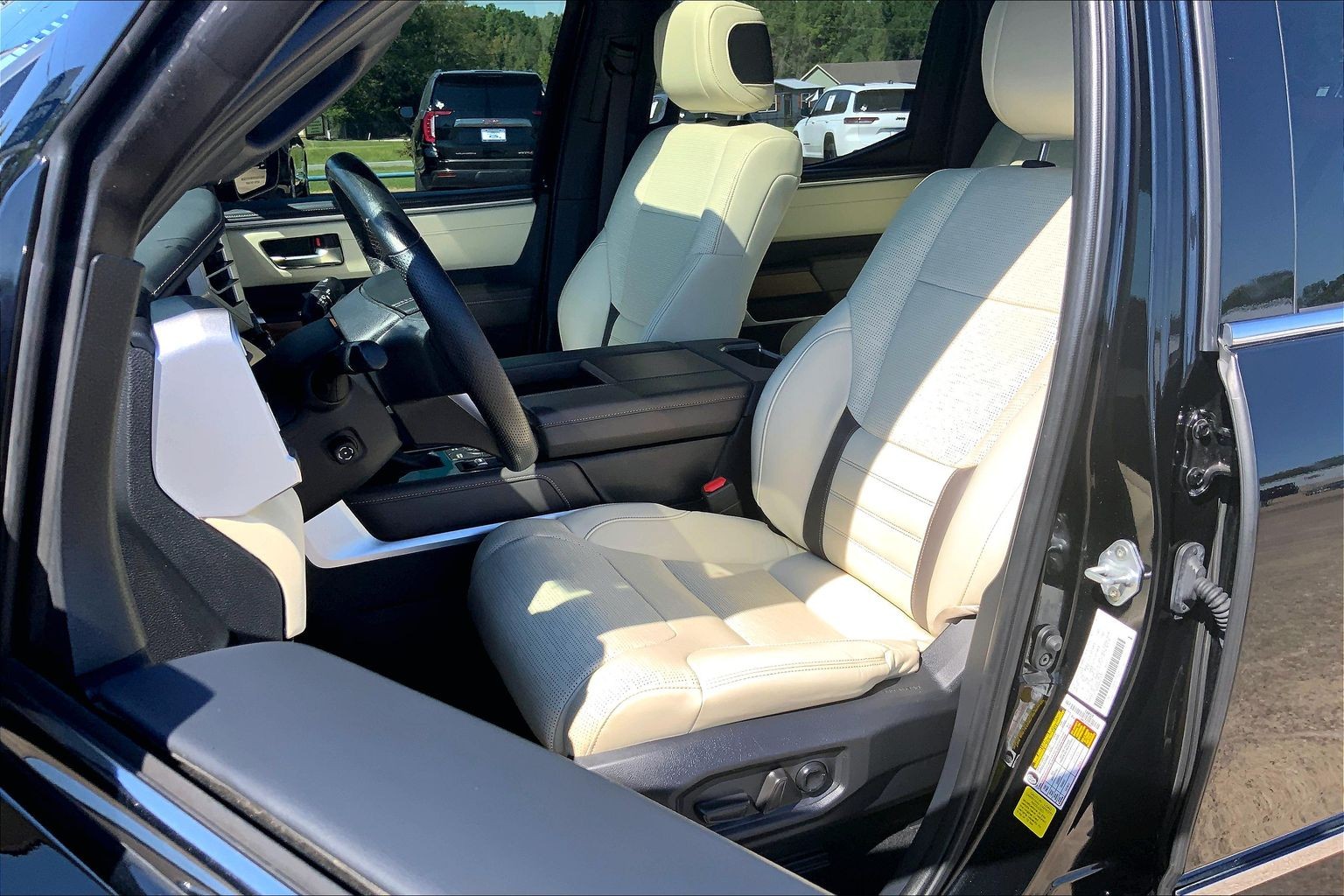2022 Toyota Tundra 4WD photo 25 of 33