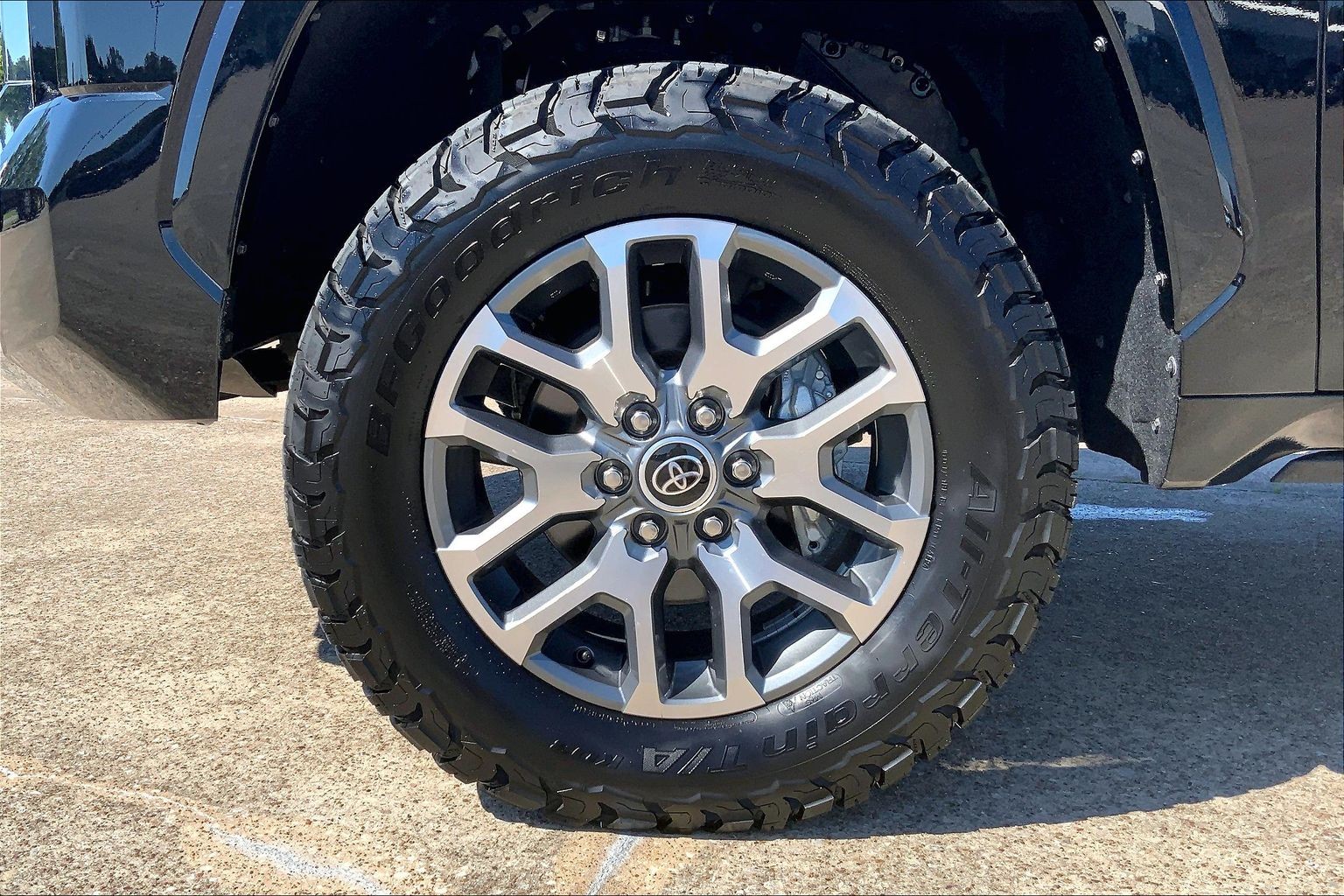2022 Toyota Tundra 4WD photo 8 of 33