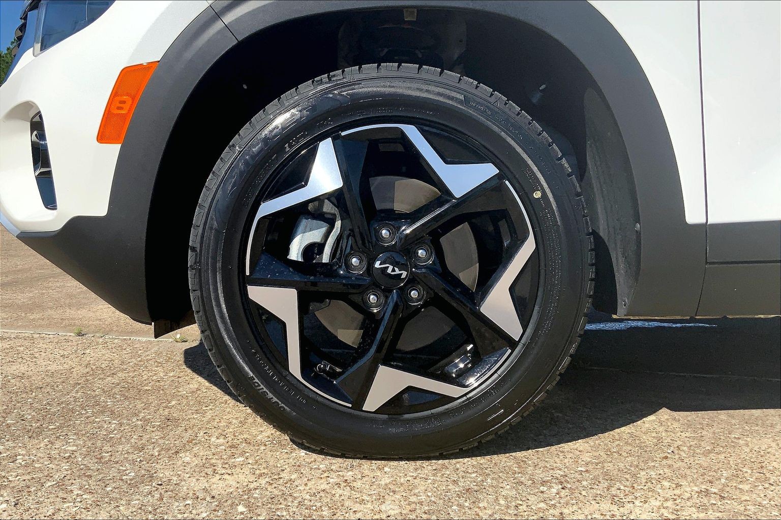 2025 Kia Seltos photo 8 of 33