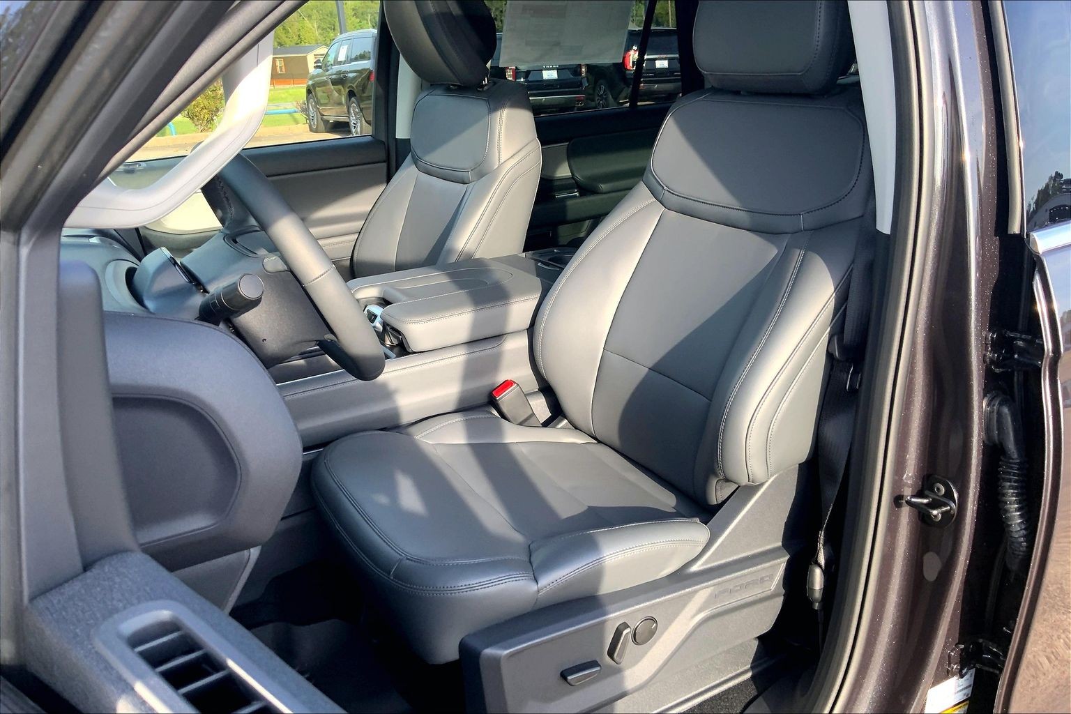 2027 Ford Expedition Max photo 9 of 13