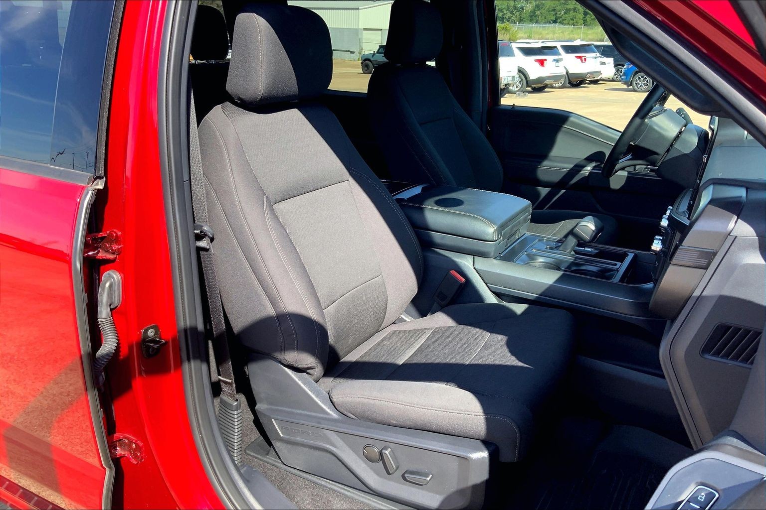 2024 Ford F-150 photo 6 of 31