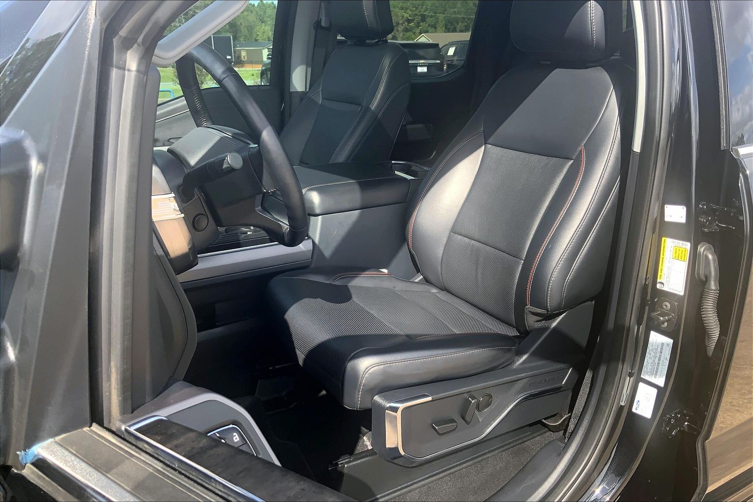 2024 Ford Super Duty F-250 SRW photo 24 of 32