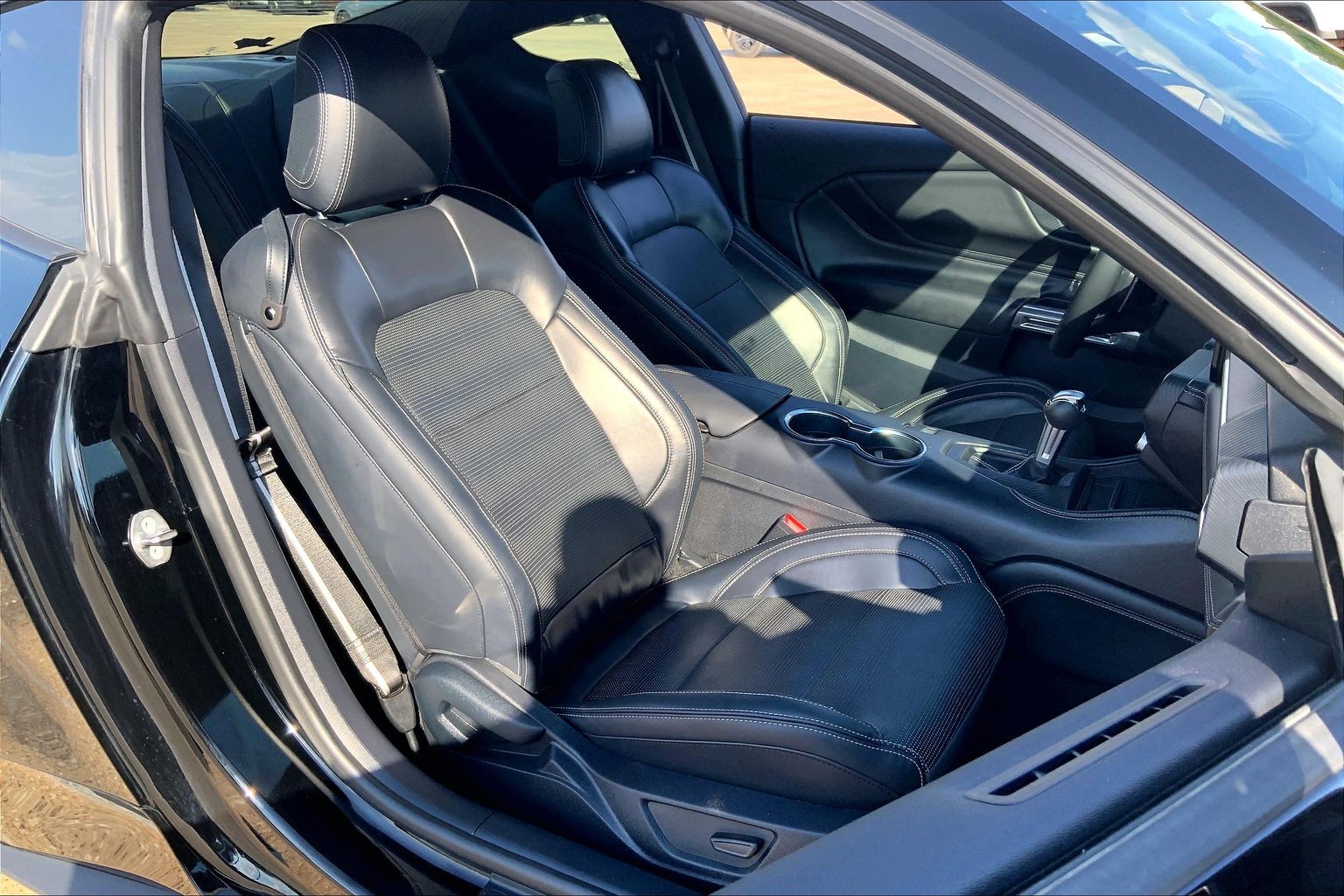 2024 Ford Mustang photo 6 of 33