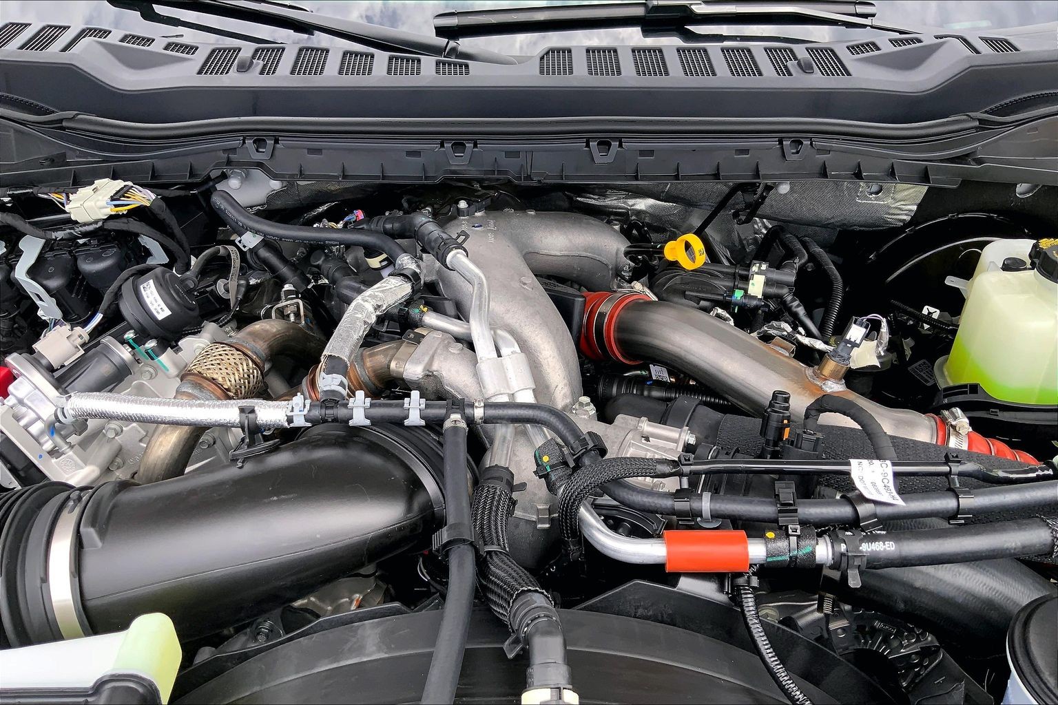 2026 Ford Super Duty F-350 SRW LARIAT Glacier Gray Metallic Tri-Coat at Lufkin Ford