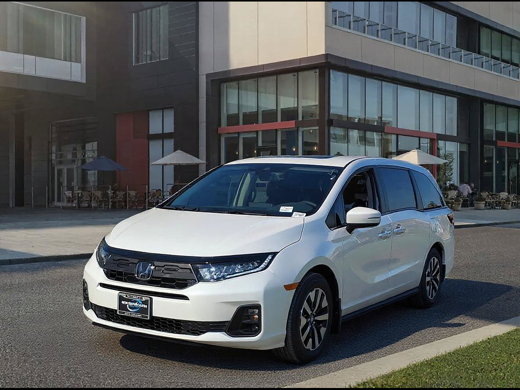 Platinum White Pearl 2026 Honda Odyssey Minivan Front-Wheel Drive Automatic