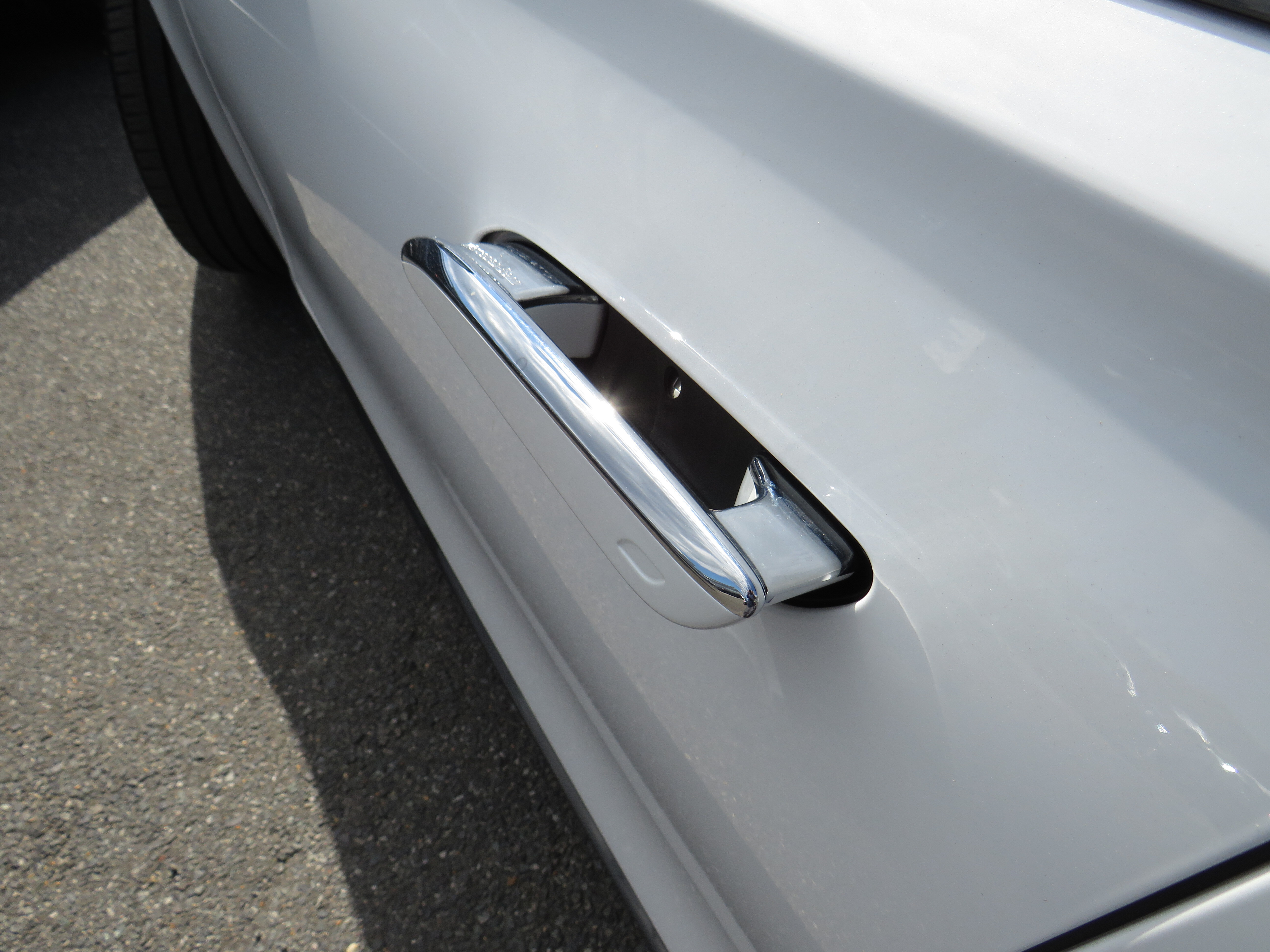 Certified Used 2024 MANUFAKTUR Moonlight White Metallic Mercedes-Benz AMG® S 63 E Performance image 35
