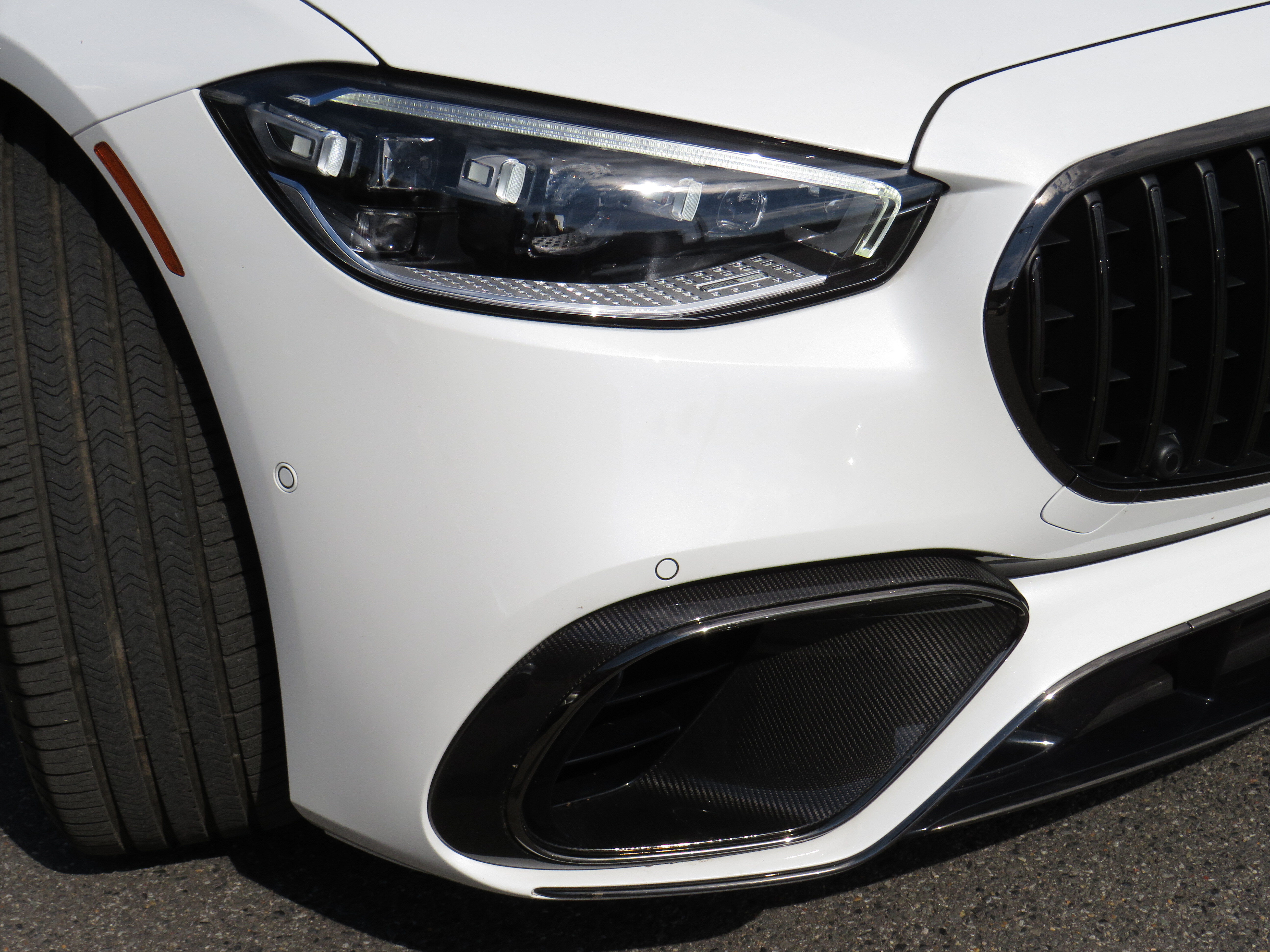 Certified Used 2024 MANUFAKTUR Moonlight White Metallic Mercedes-Benz AMG® S 63 E Performance image 30