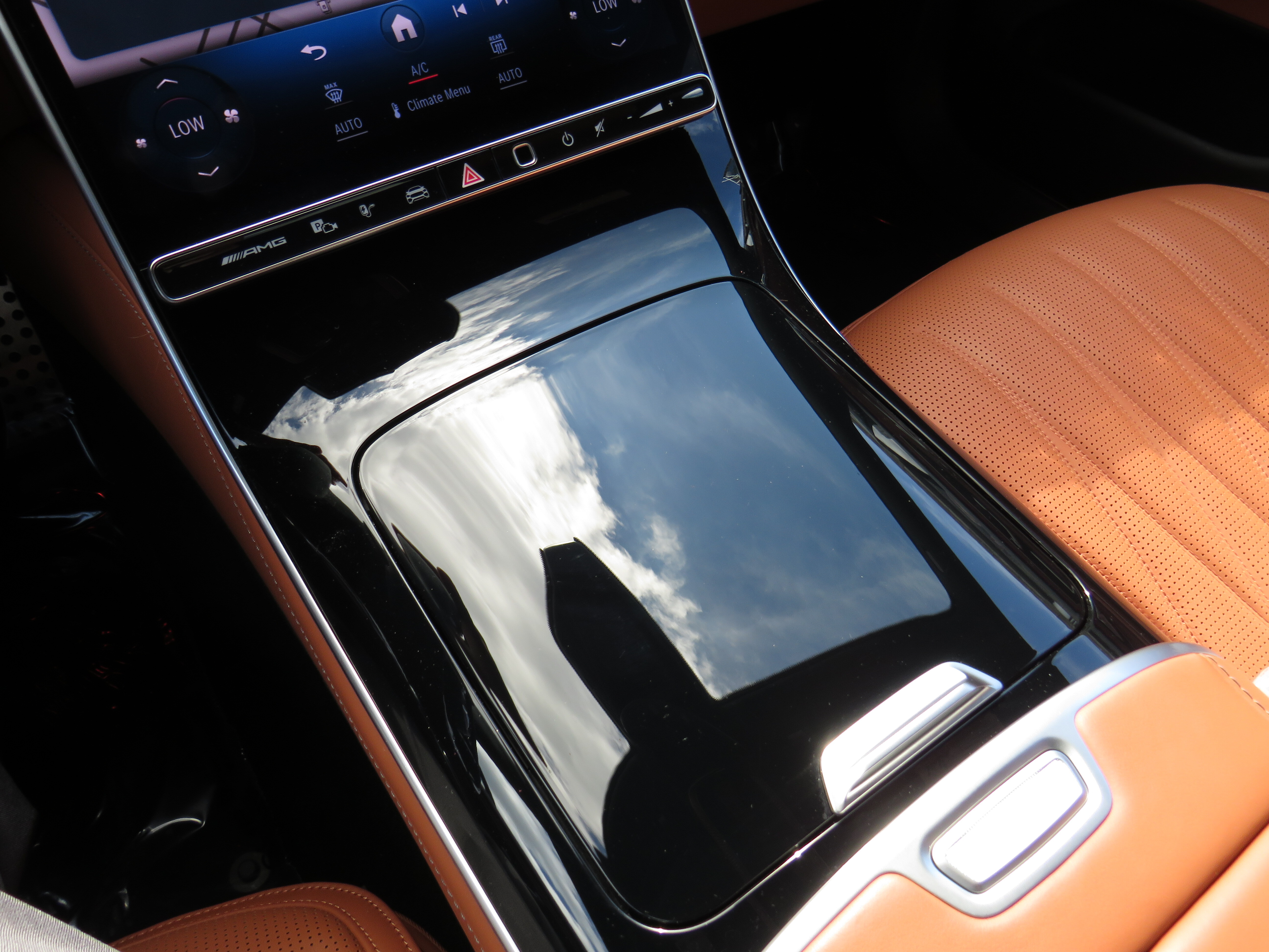 Certified Used 2024 MANUFAKTUR Moonlight White Metallic Mercedes-Benz AMG® S 63 E Performance image 18