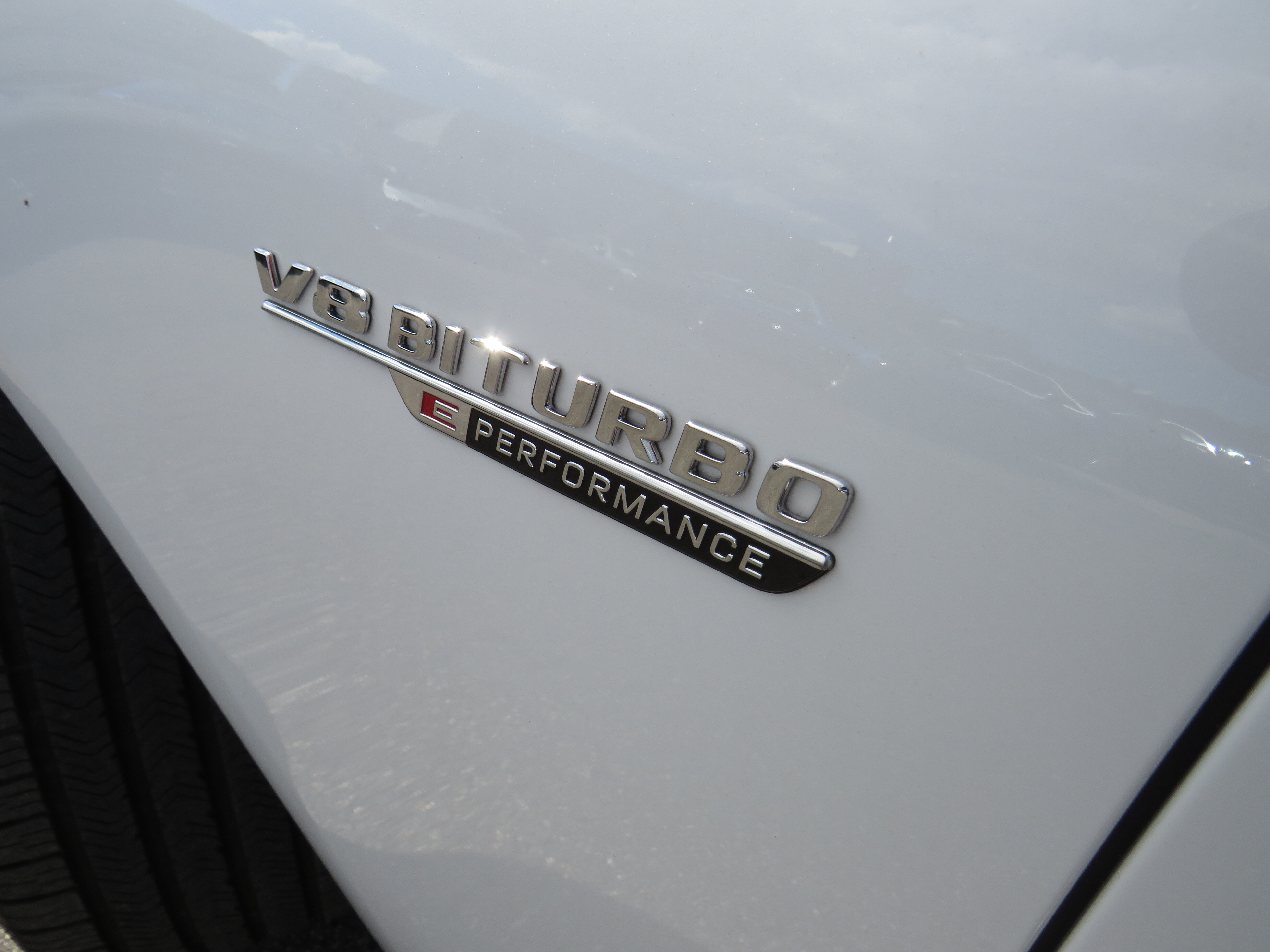 Certified Used 2024 MANUFAKTUR Moonlight White Metallic Mercedes-Benz AMG® S 63 E Performance image 33