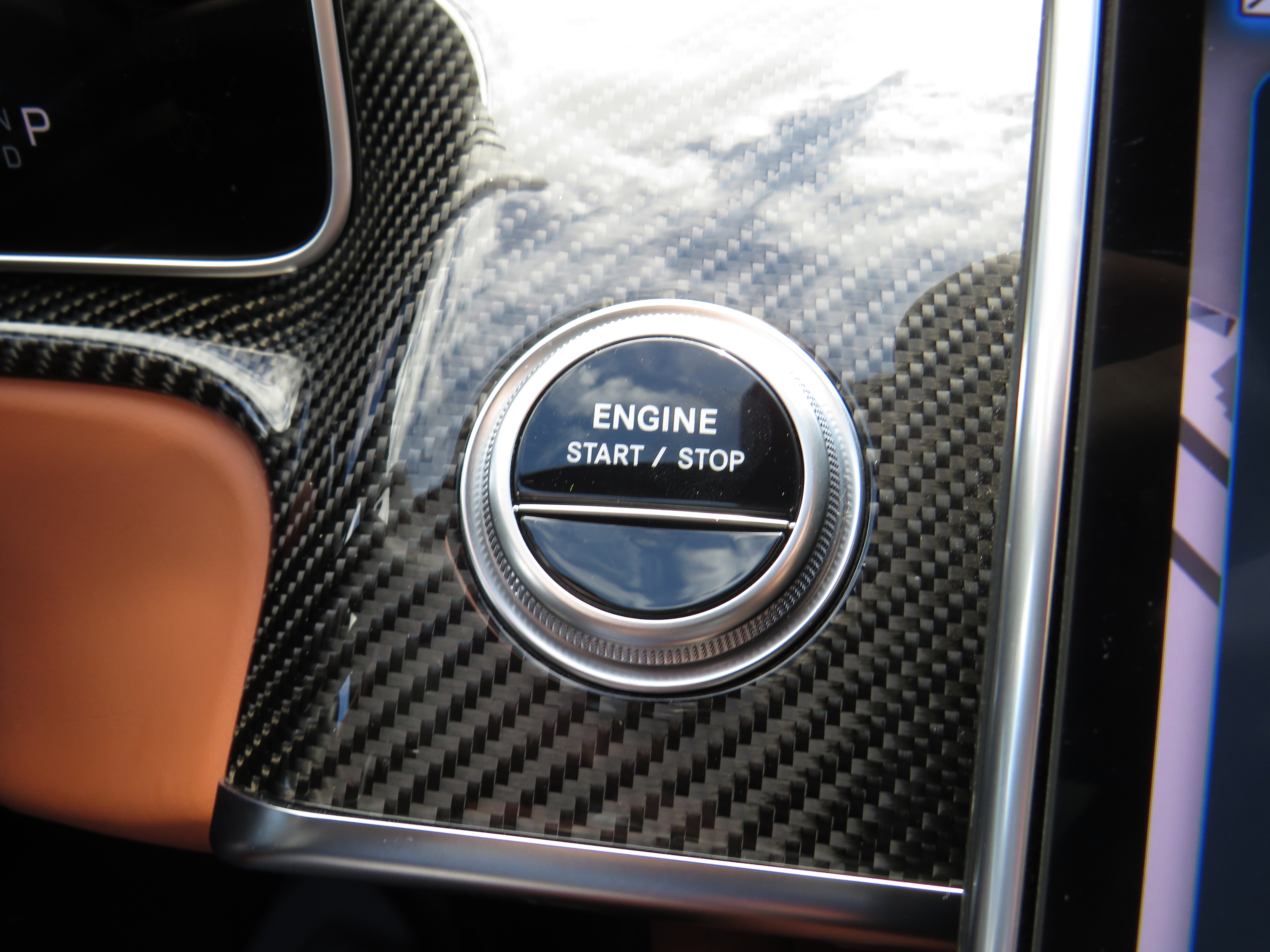 Certified Used 2024 MANUFAKTUR Moonlight White Metallic Mercedes-Benz AMG® S 63 E Performance image 19