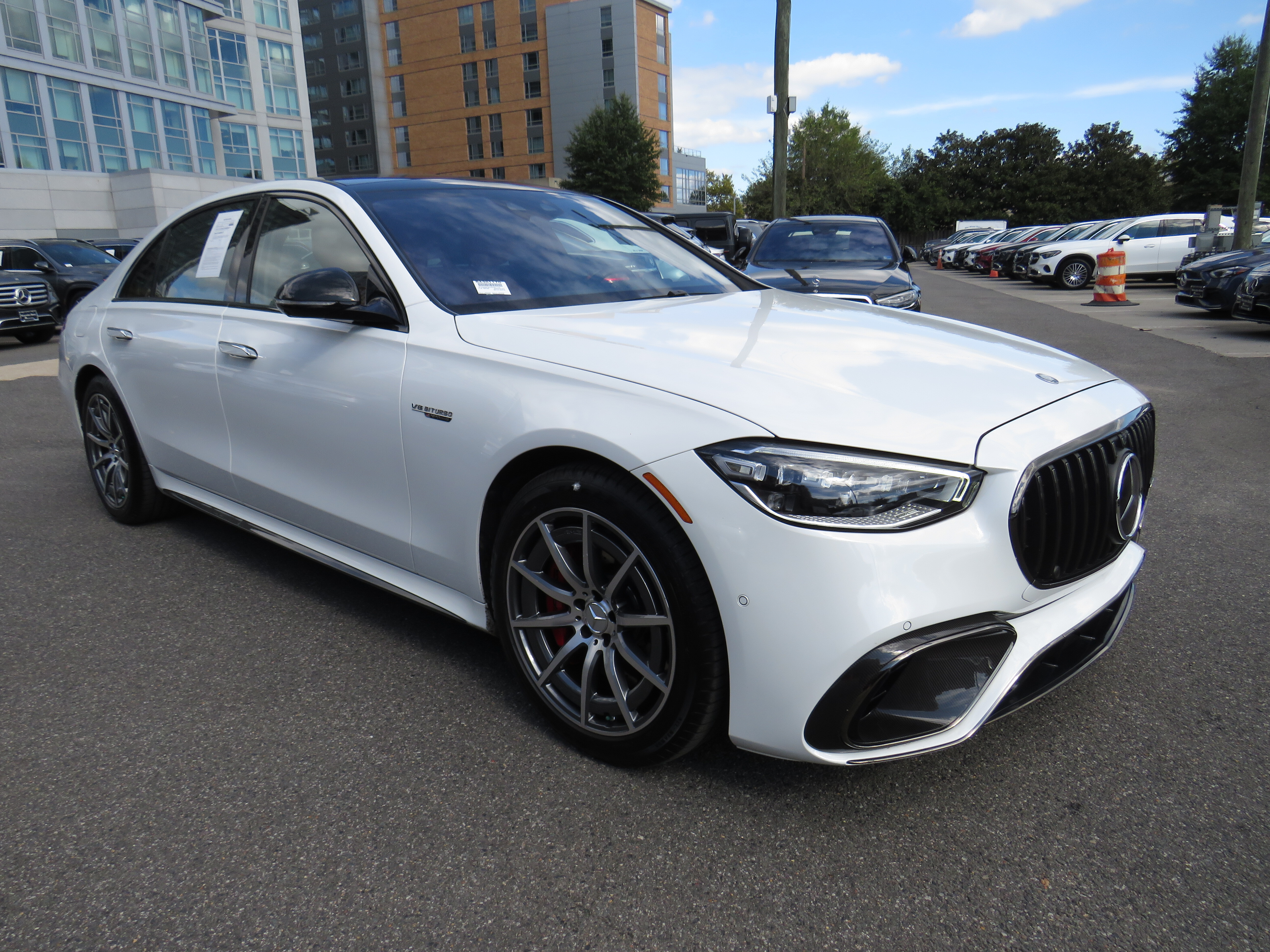 Certified Used 2024 MANUFAKTUR Moonlight White Metallic Mercedes-Benz AMG® S 63 E Performance image 5
