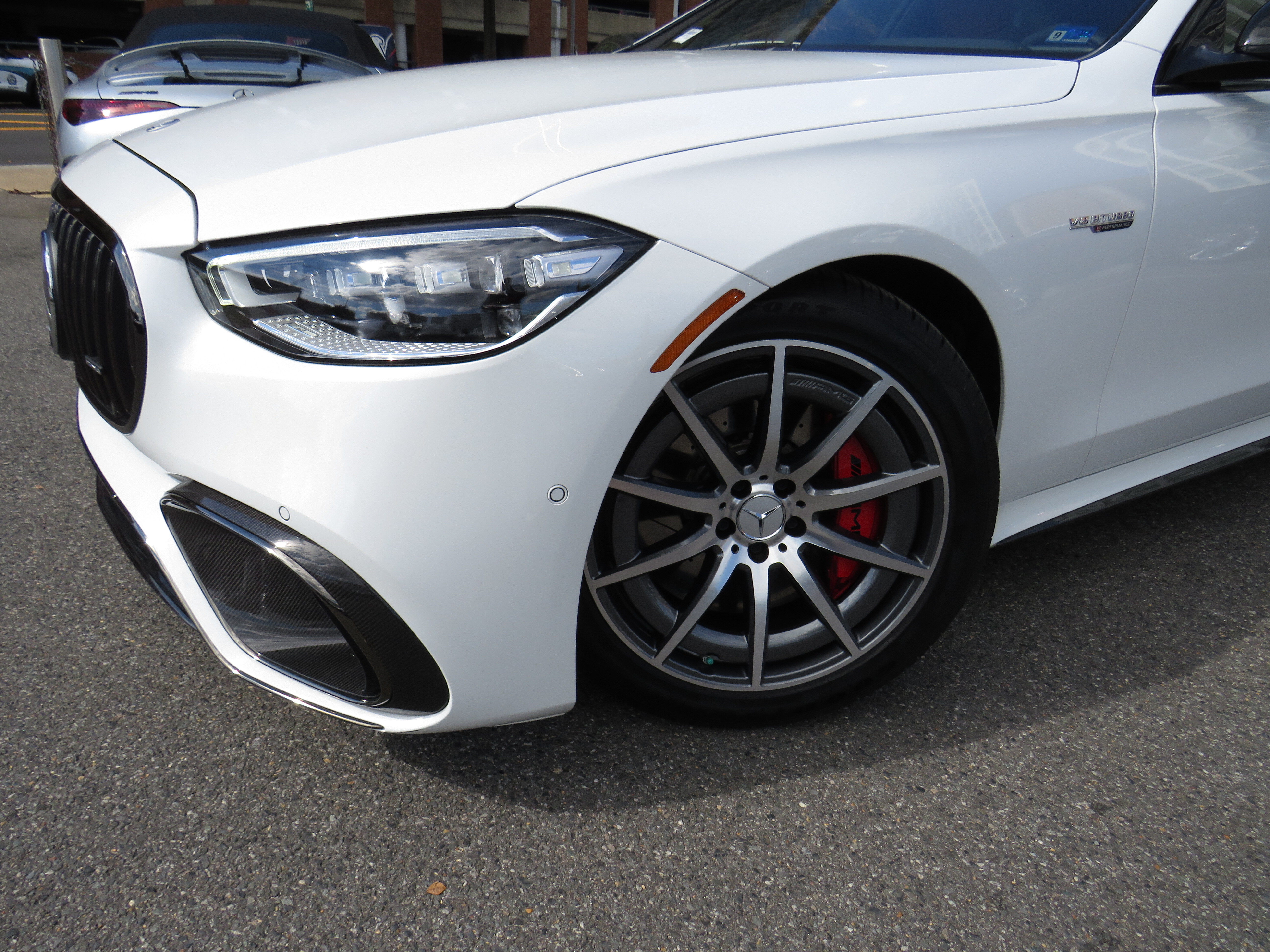 Certified Used 2024 MANUFAKTUR Moonlight White Metallic Mercedes-Benz AMG® S 63 E Performance image 28