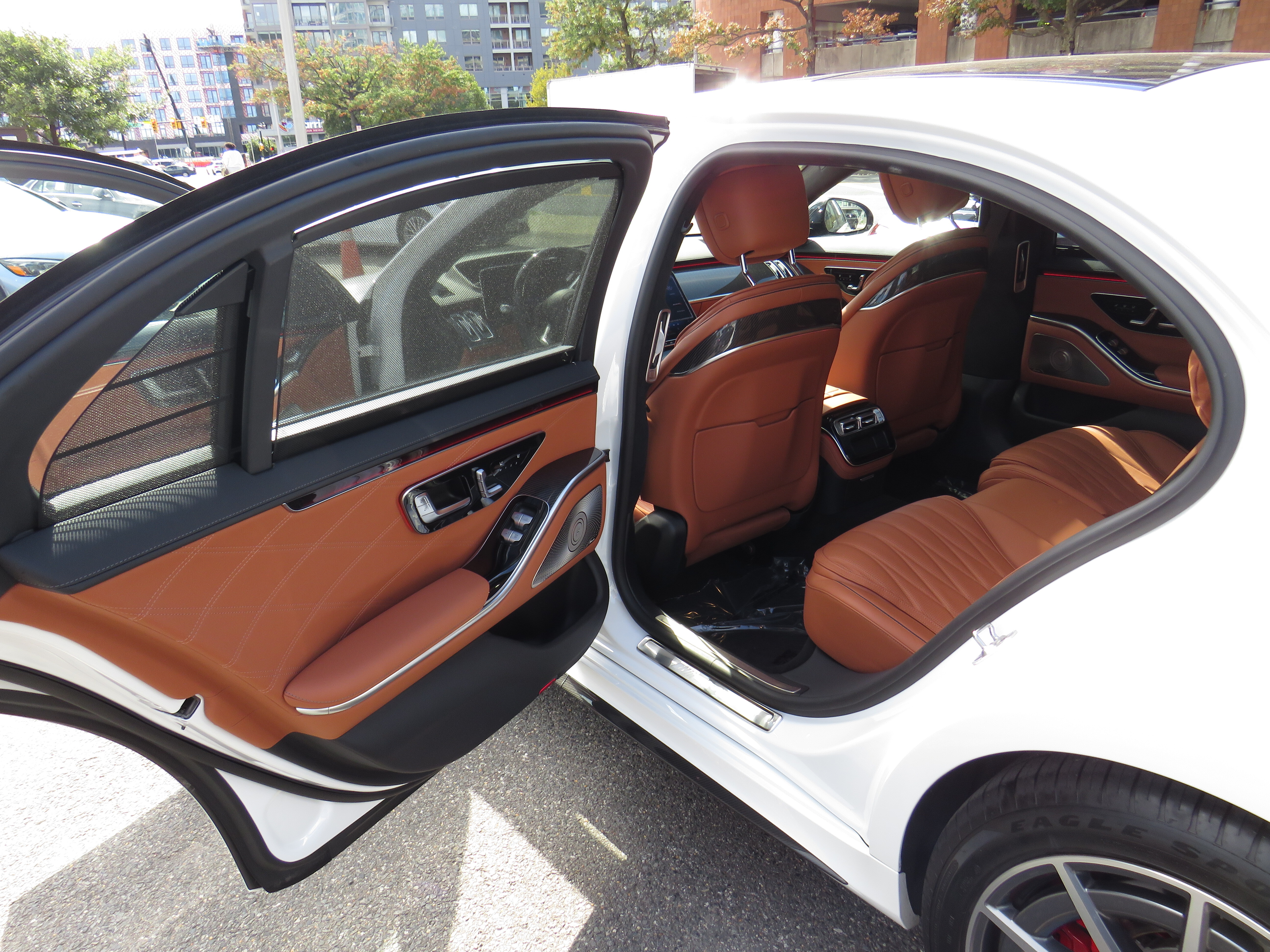 Certified Used 2024 MANUFAKTUR Moonlight White Metallic Mercedes-Benz AMG® S 63 E Performance image 26