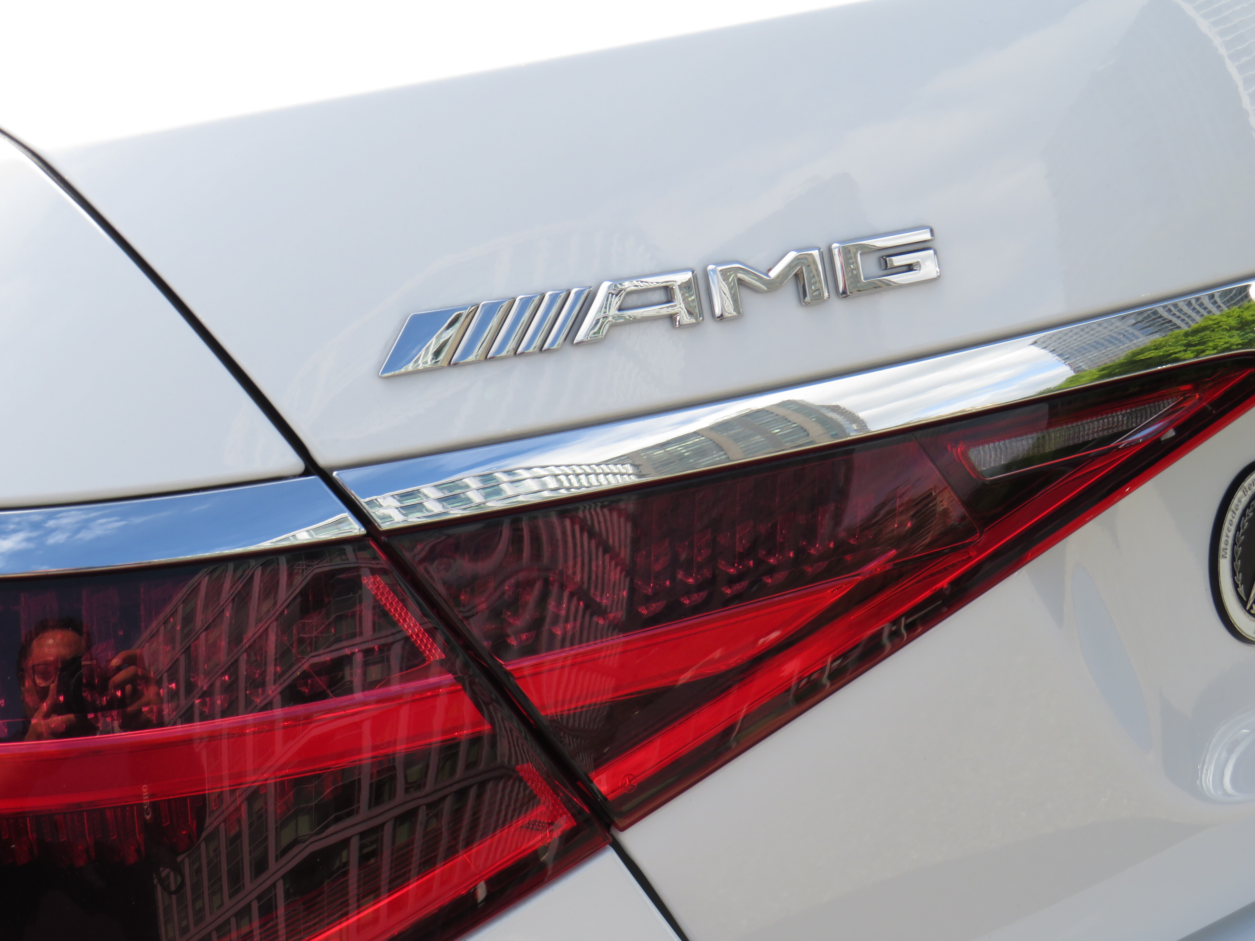 Certified Used 2024 MANUFAKTUR Moonlight White Metallic Mercedes-Benz AMG® S 63 E Performance image 36