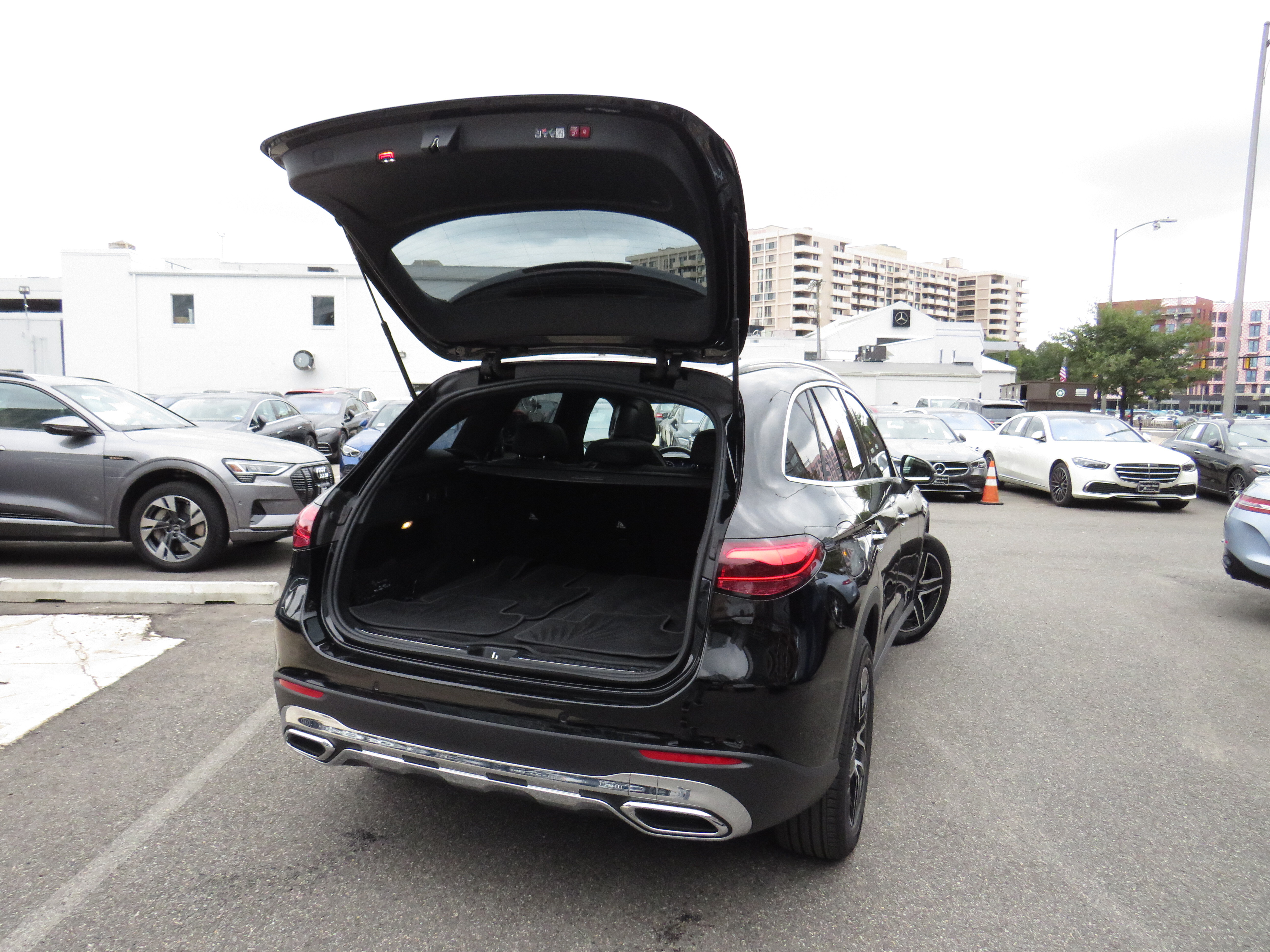 Used 2026 Black Mercedes-Benz GLC 300 4MATIC® image 31