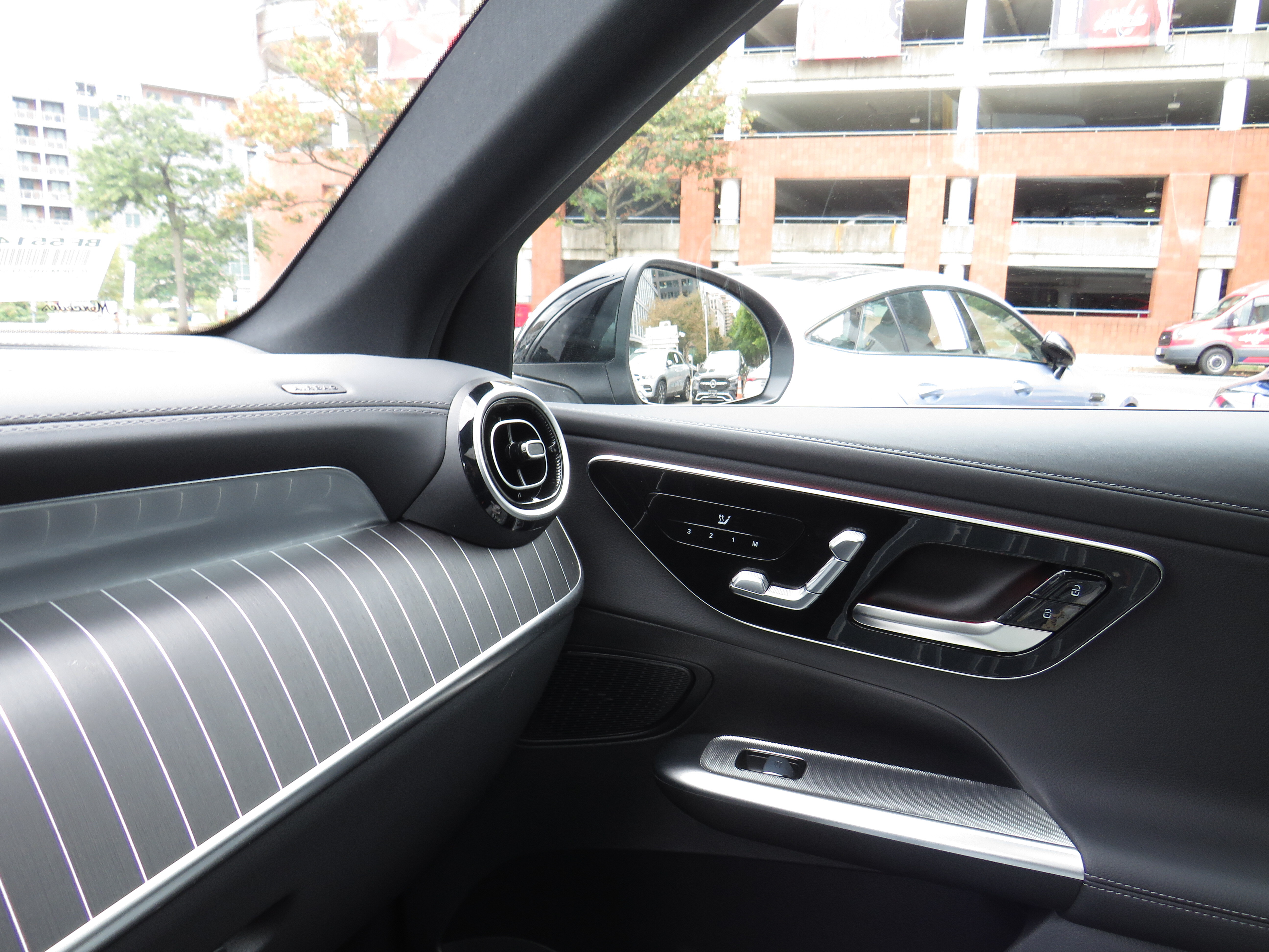Used 2026 Black Mercedes-Benz GLC 300 4MATIC® image 17