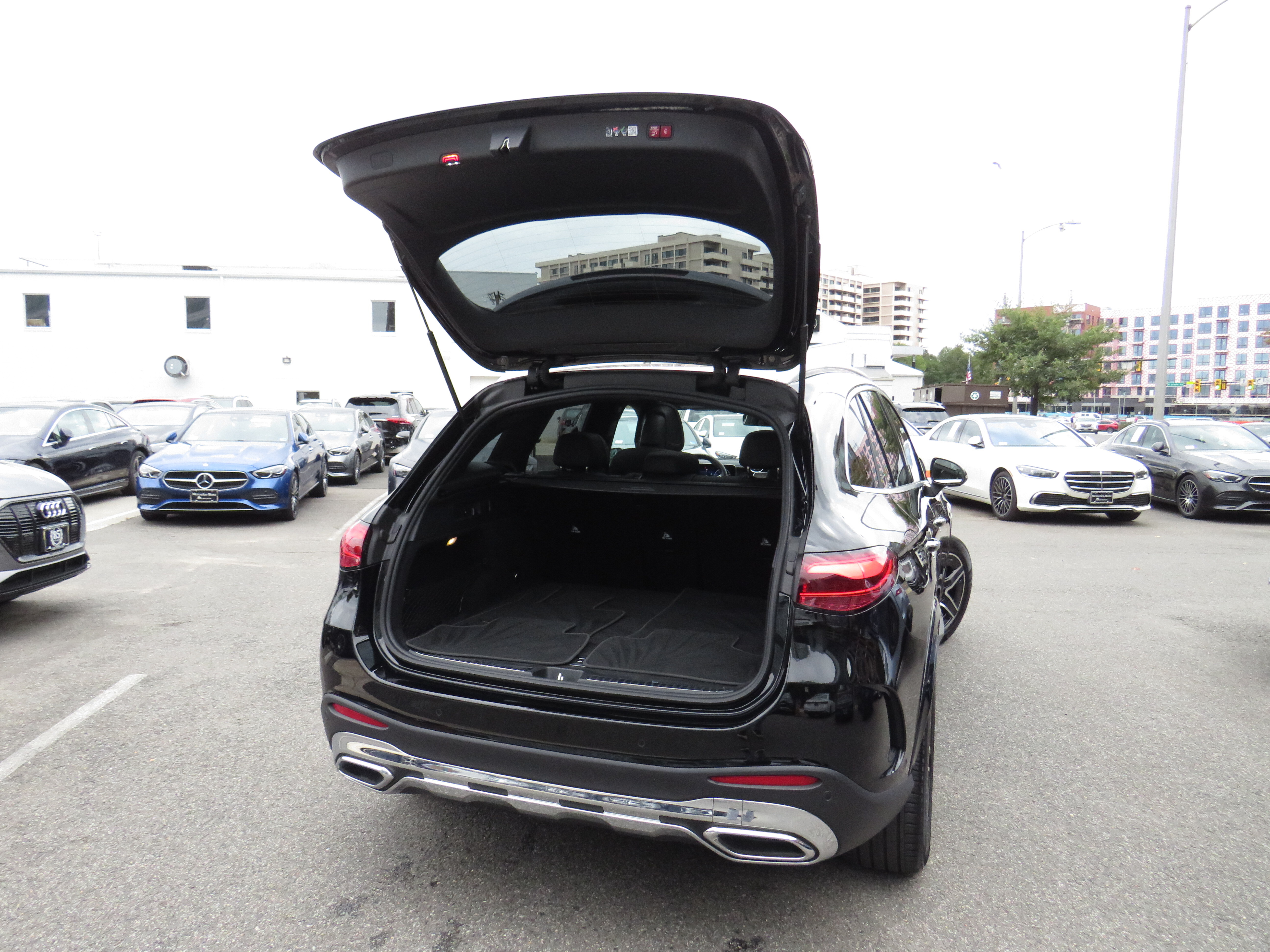 Used 2026 Black Mercedes-Benz GLC 300 4MATIC® image 31