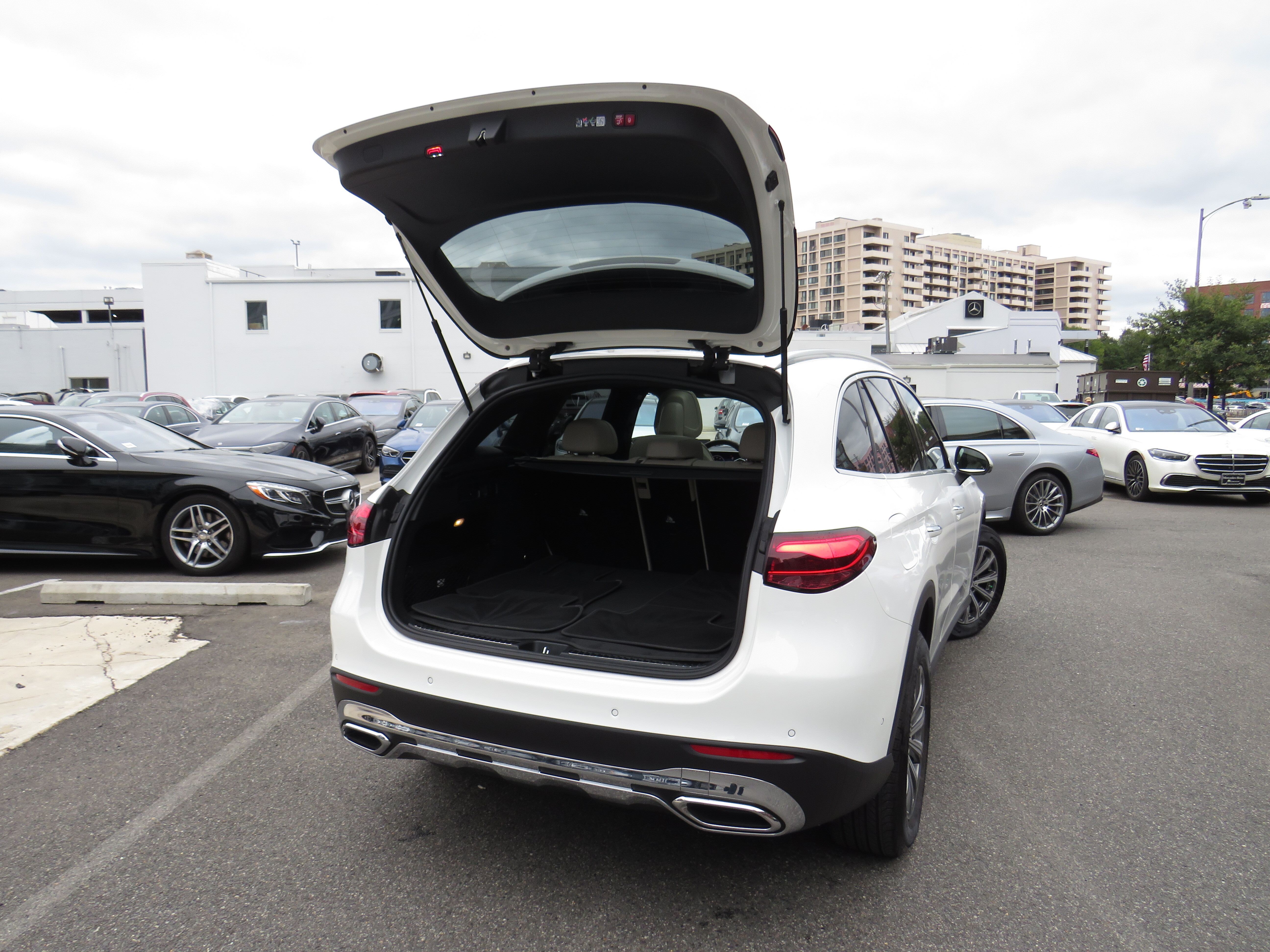 Used 2026 Polar White Mercedes-Benz GLC 300 4MATIC® image 30