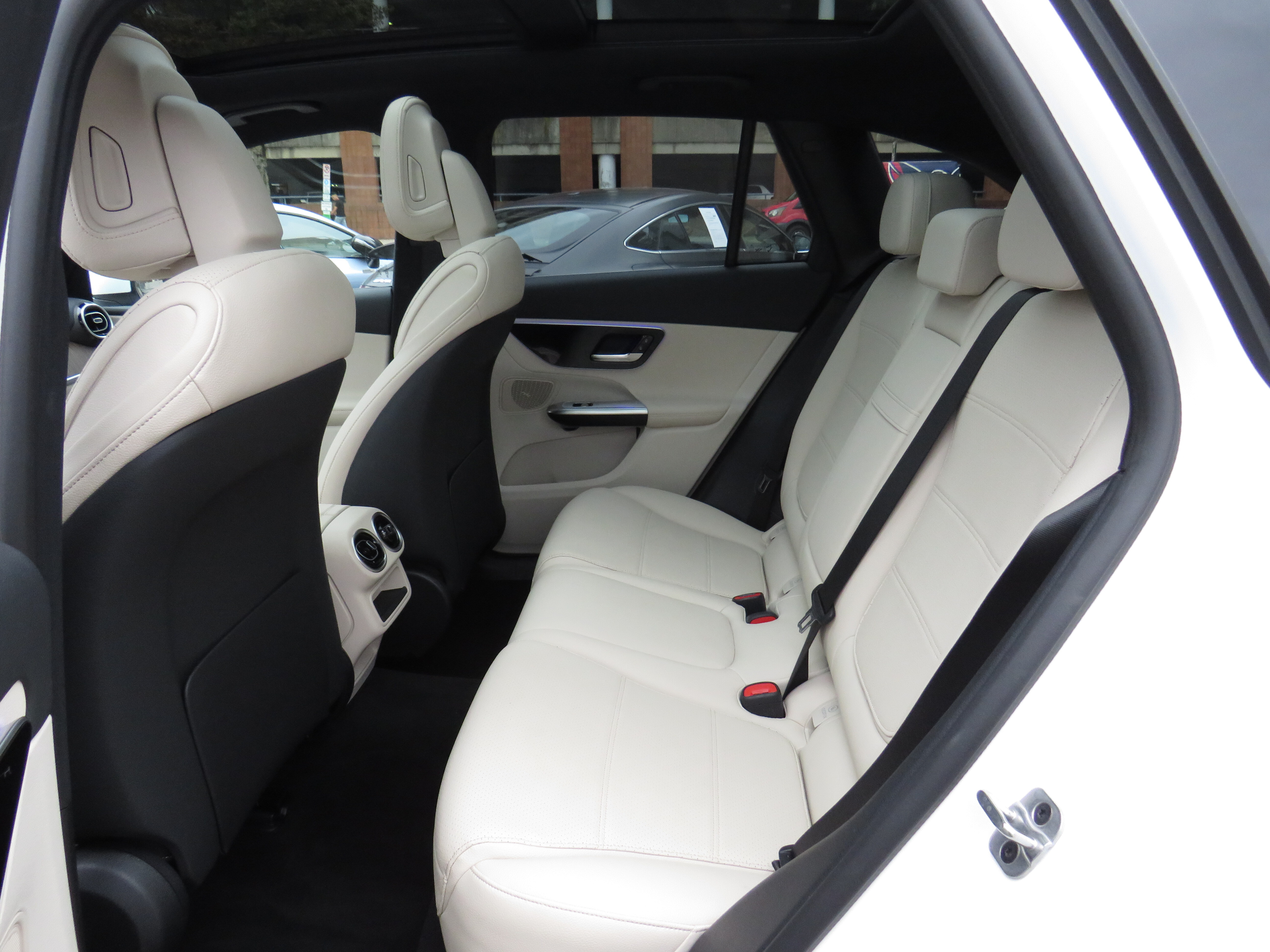 Used 2026 Polar White Mercedes-Benz GLC 300 4MATIC® image 19