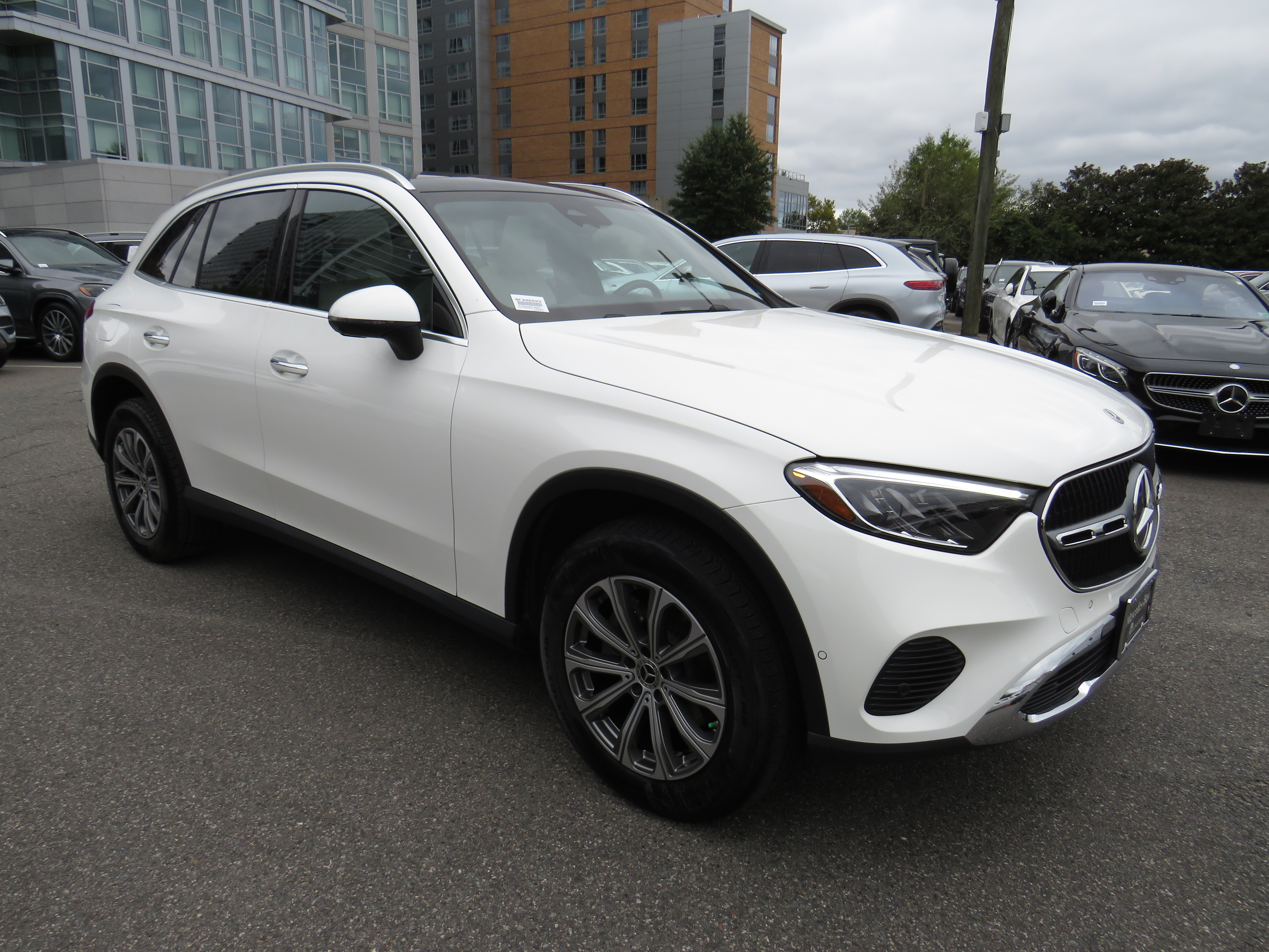 Used 2026 Polar White Mercedes-Benz GLC 300 4MATIC® image 5