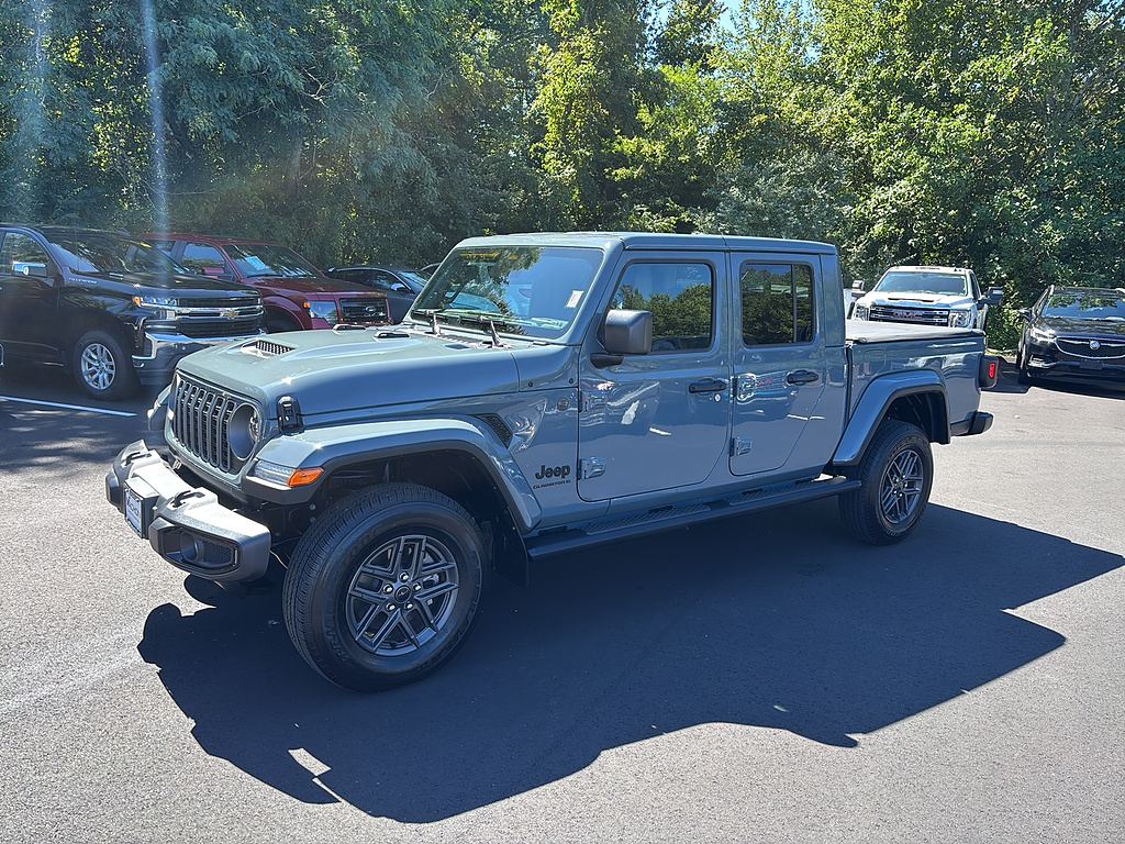 2026 Jeep Gladiator Sahara Crew Cab 4WD