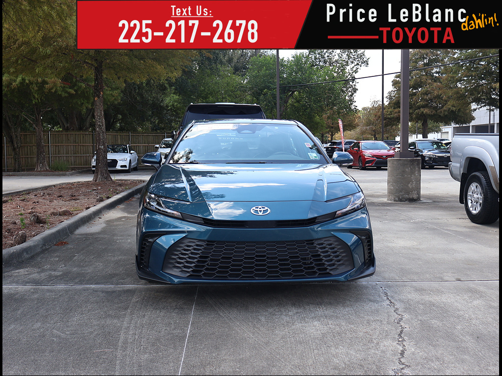 2026 Toyota Camry SE FWD