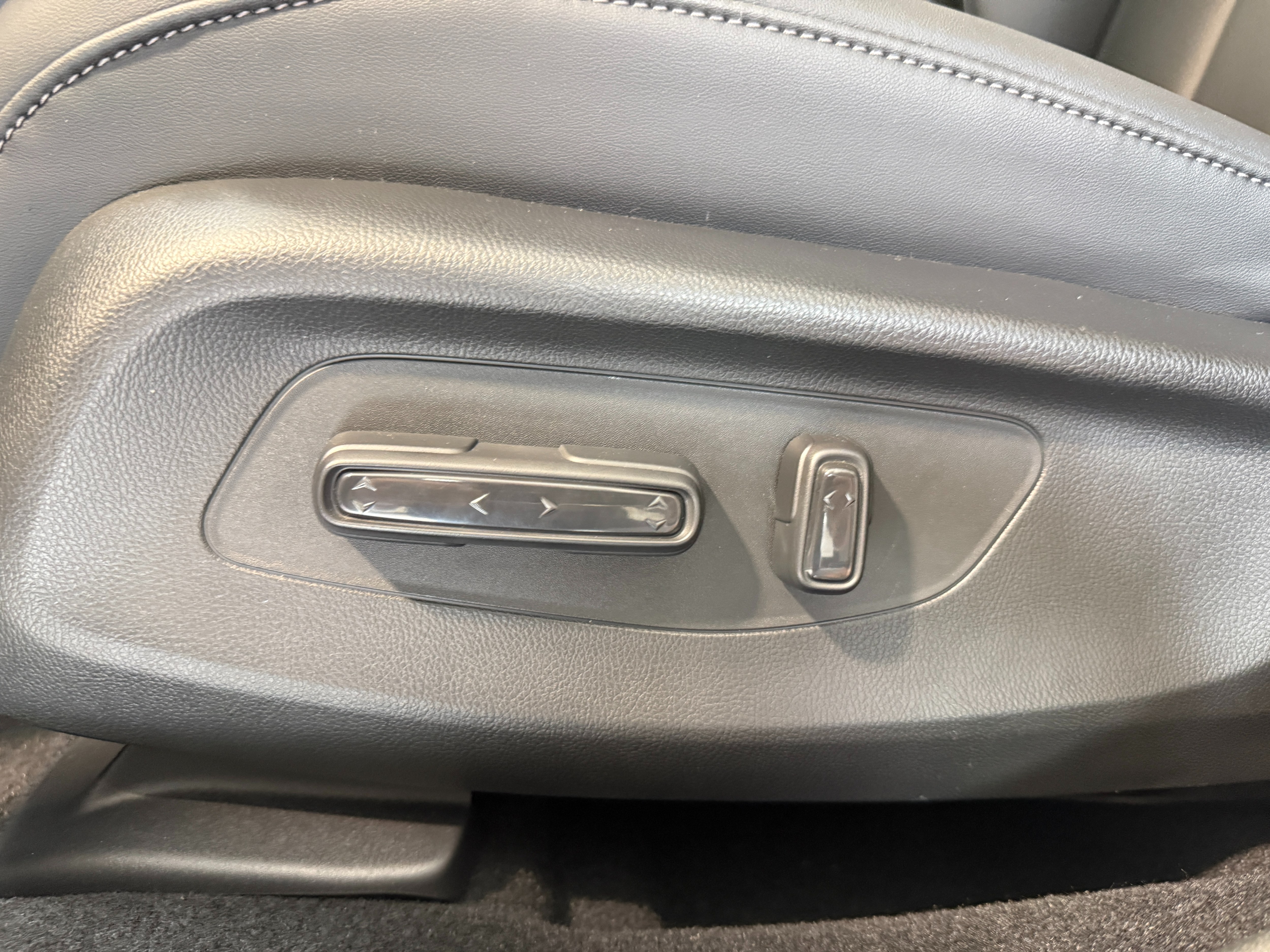 New 2026 Platinum White Pearl Acura Base image 15