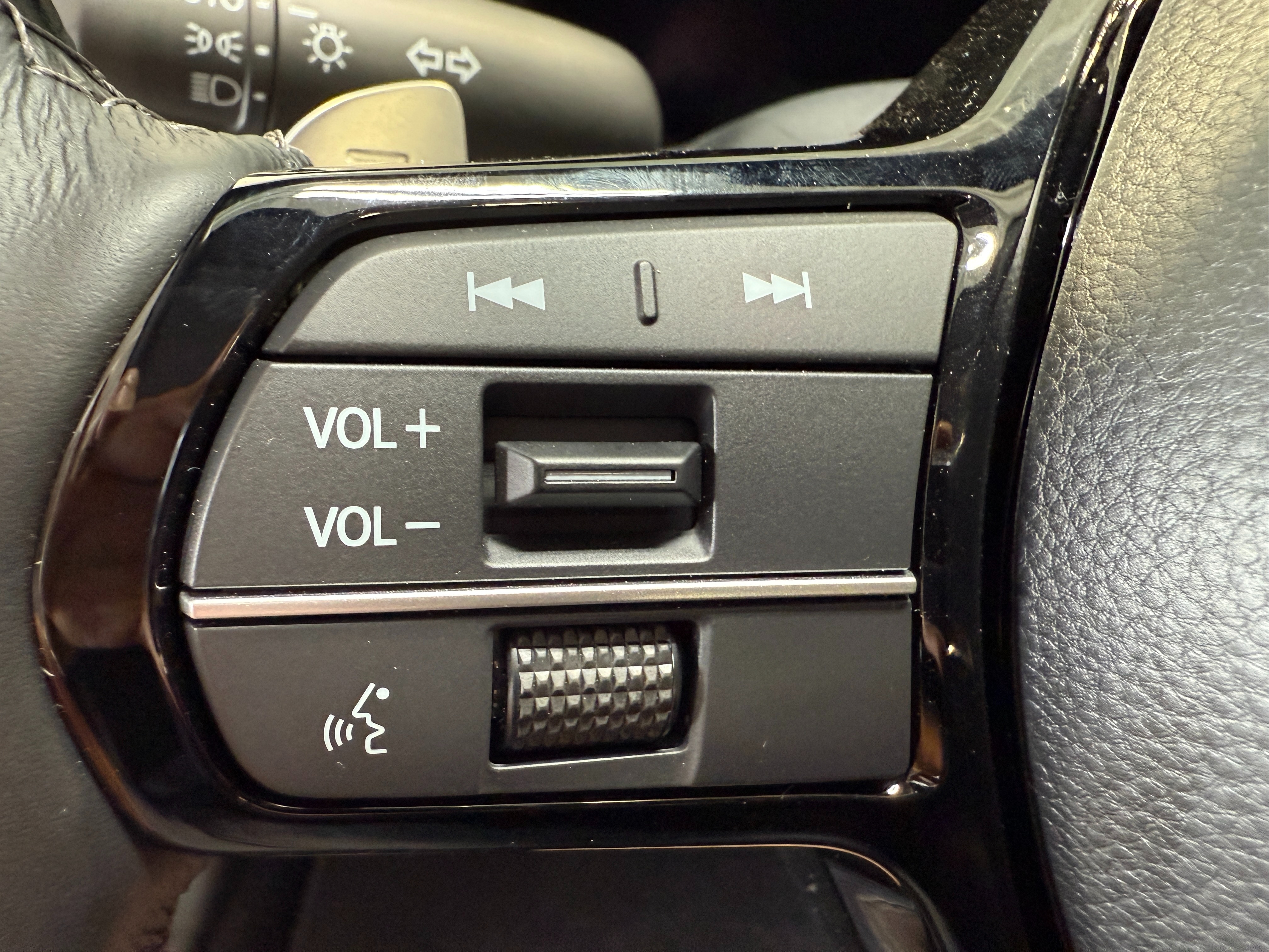 New 2026 Platinum White Pearl Acura Base image 17