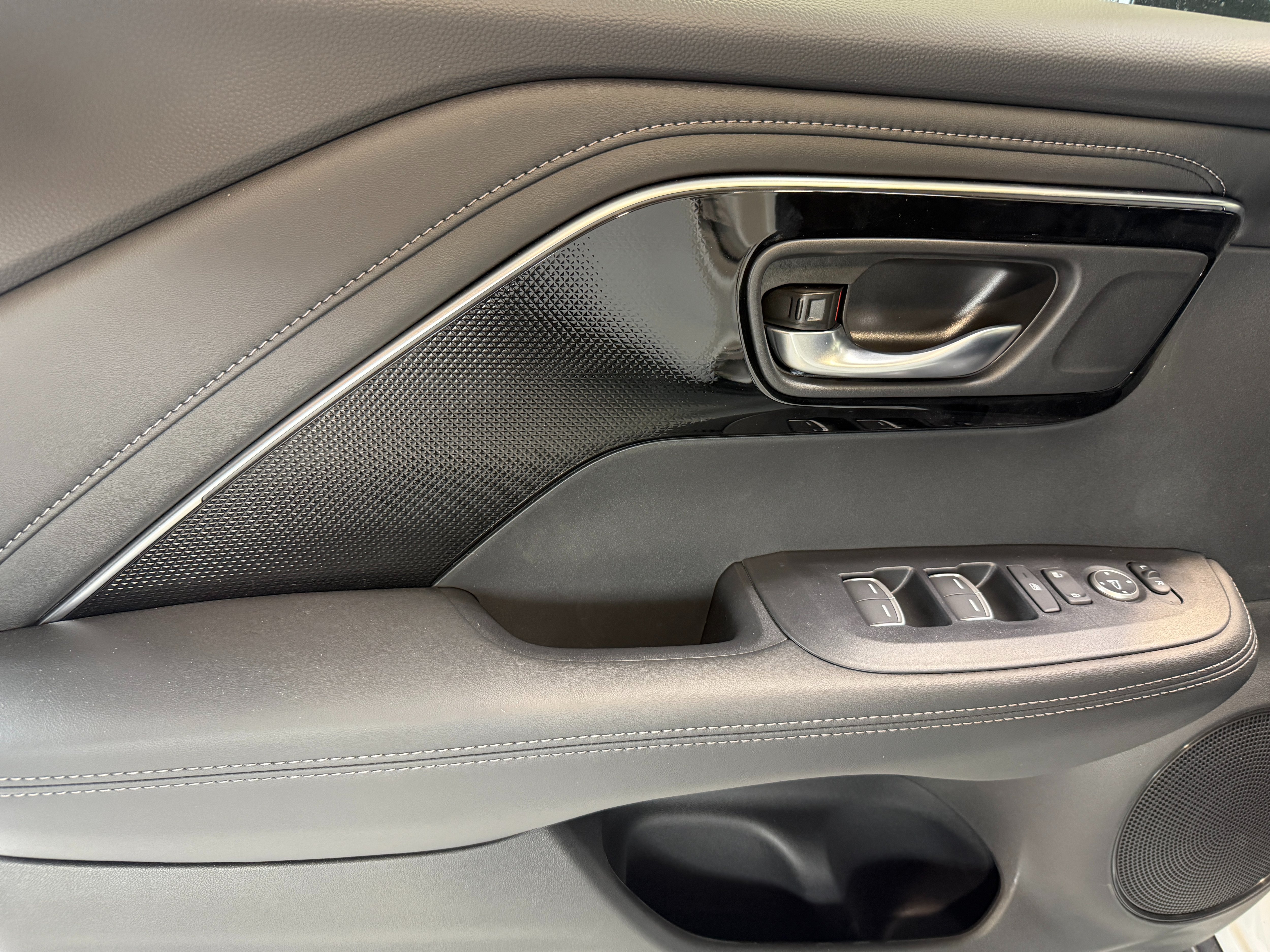New 2026 Platinum White Pearl Acura Base image 16