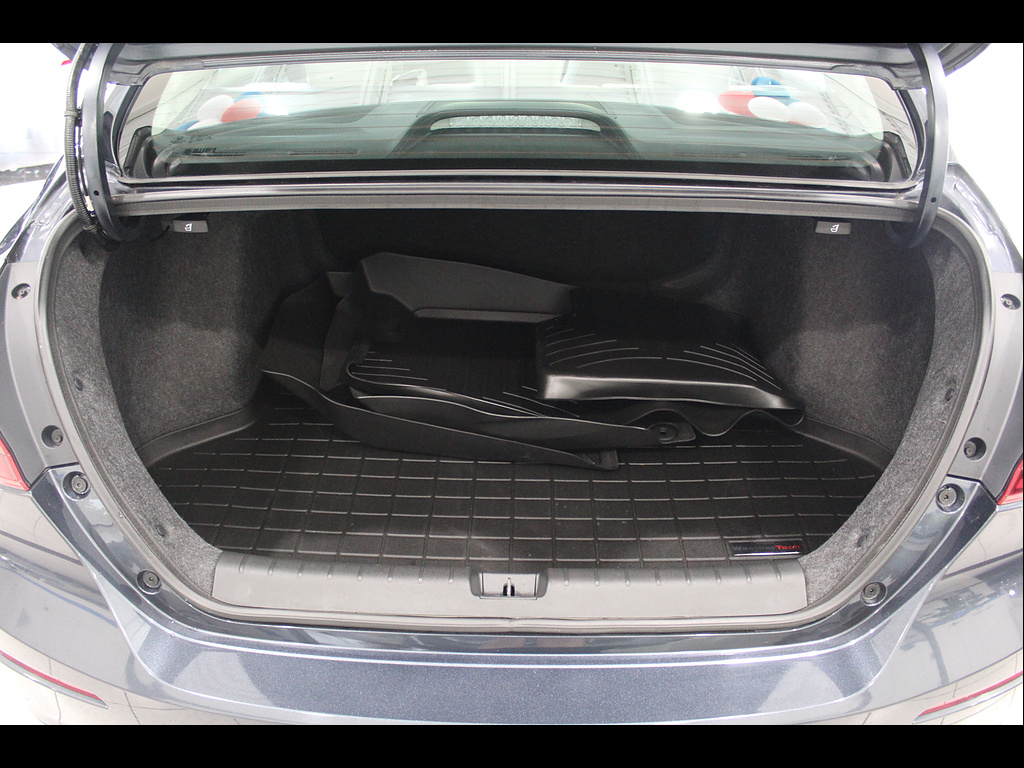 2022 Honda Insight Touring - Photo 19