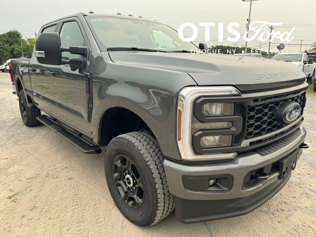 Carbonized Gray 2026 Ford F-250 Super Duty Pickup Truck Four-Wheel Drive Automatic