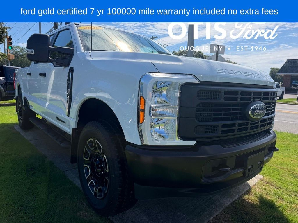 Oxford White 2025 Ford F-250 Super Duty Pickup Truck Four-Wheel Drive Automatic