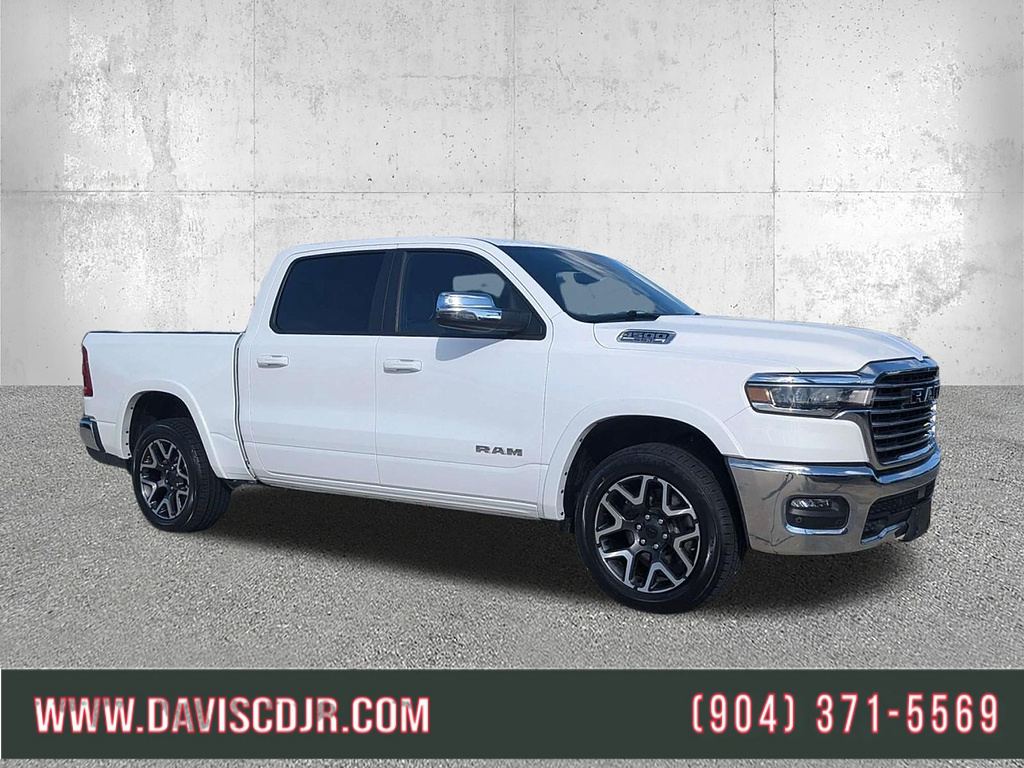 2025 RAM 1500 Laramie Crew Cab 4WD