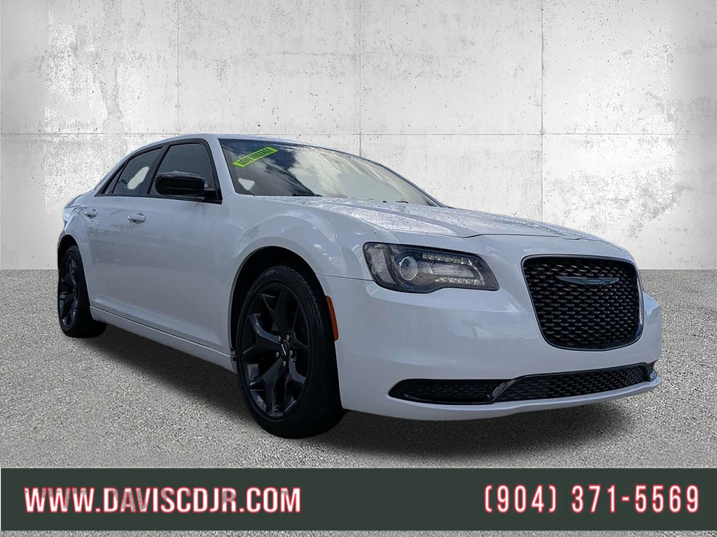 2020 Chrysler 300 Touring RWD